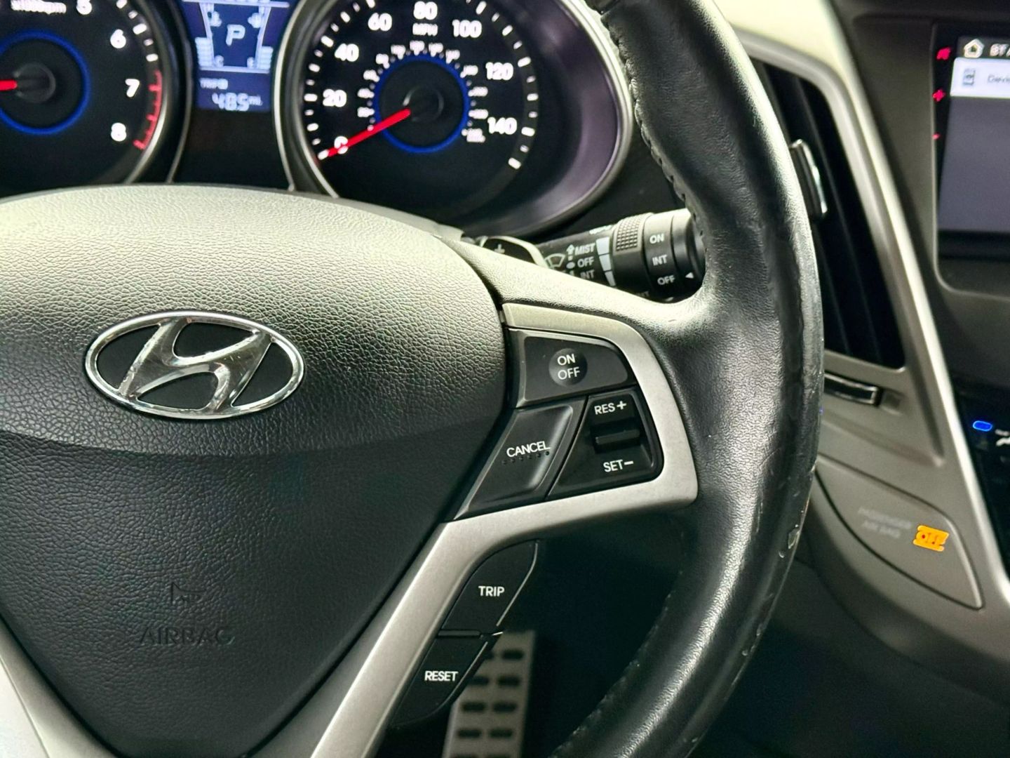 2013 Hyundai Veloster - Image 32