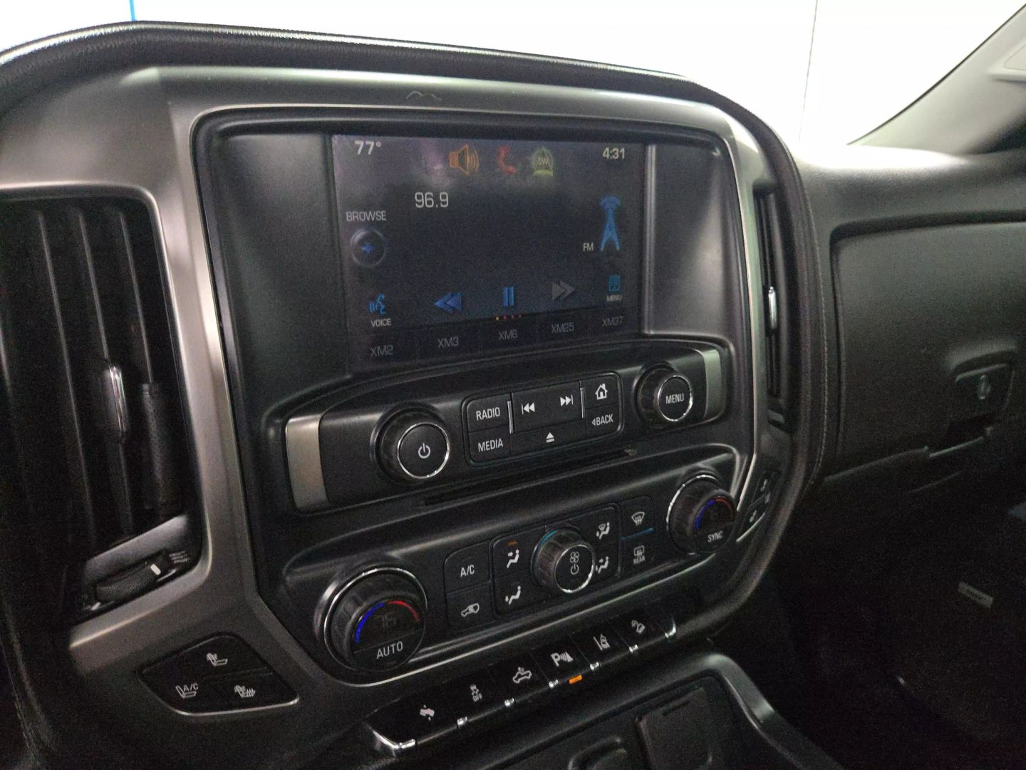 2014 Chevrolet Silverado 1500 Crew Cab - Image 24
