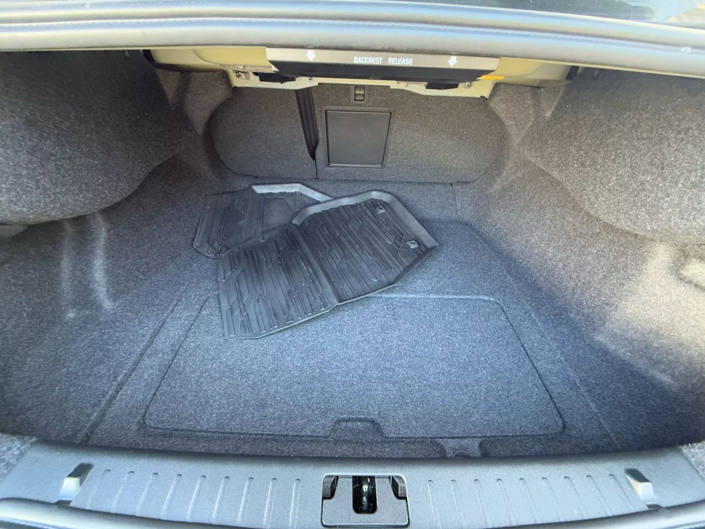2017 Volvo S60 - Image 20