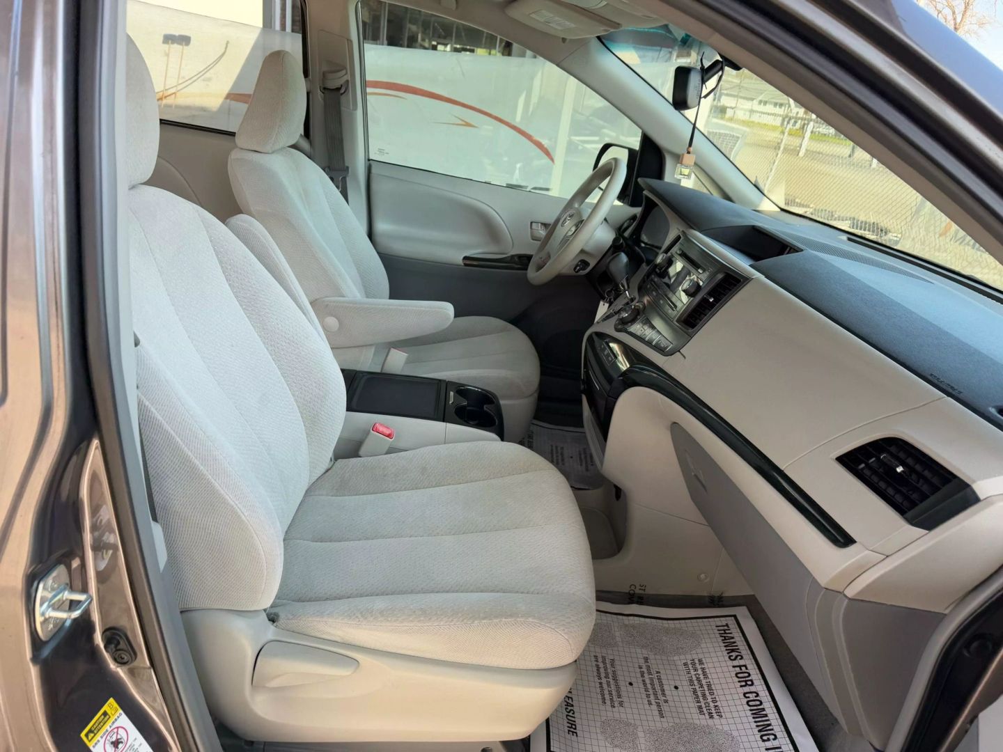 2013 Toyota Sienna - Image 19