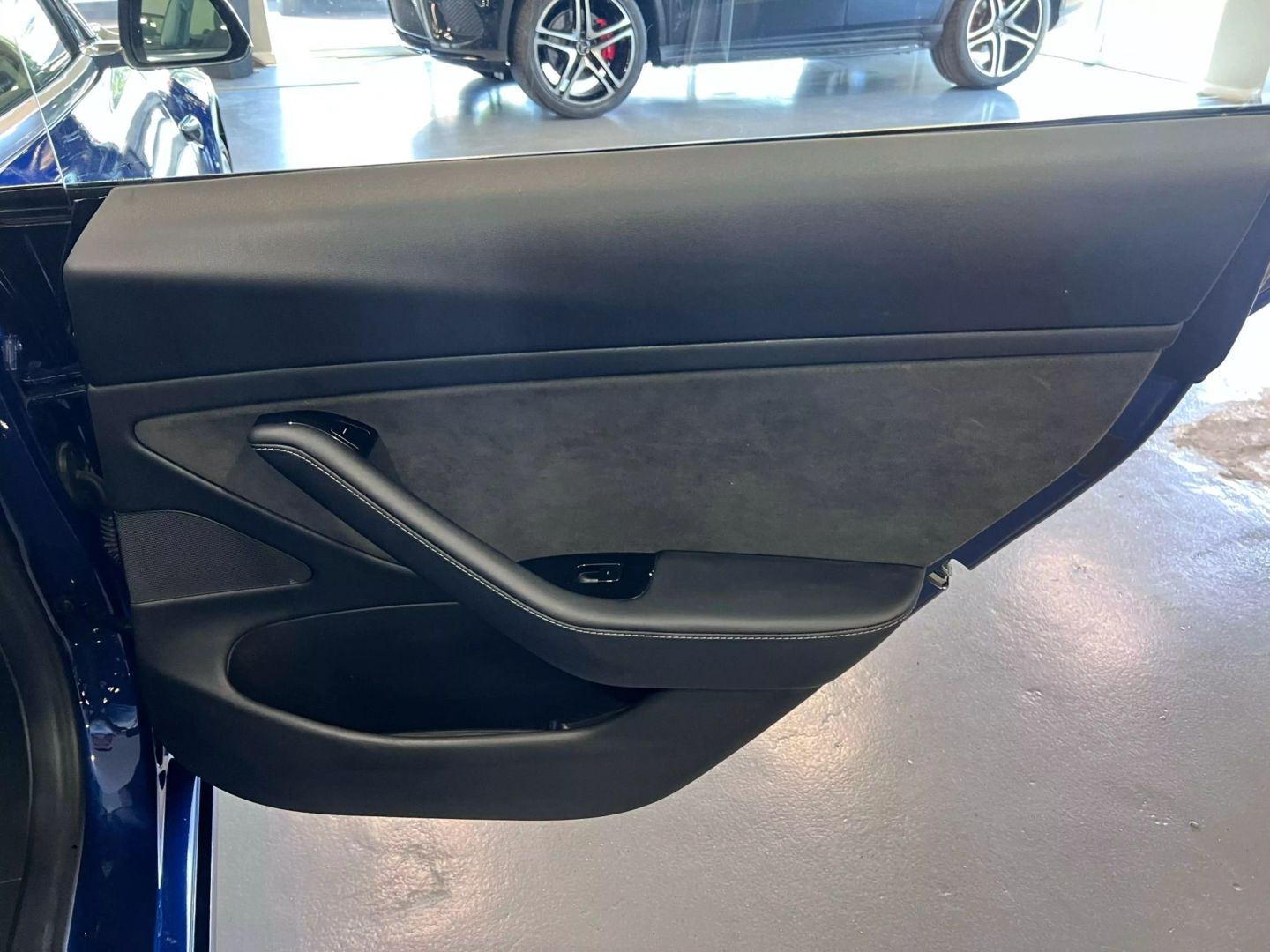 2018 Tesla Model 3 Mid Range Sedan 4d - Image 27