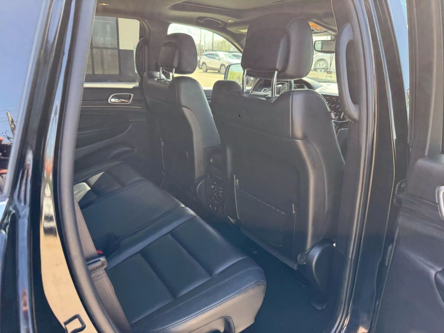 2020 Jeep Grand Cherokee - Image 24