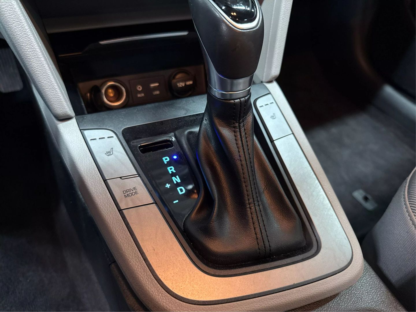 2018 Hyundai Elantra - Image 28