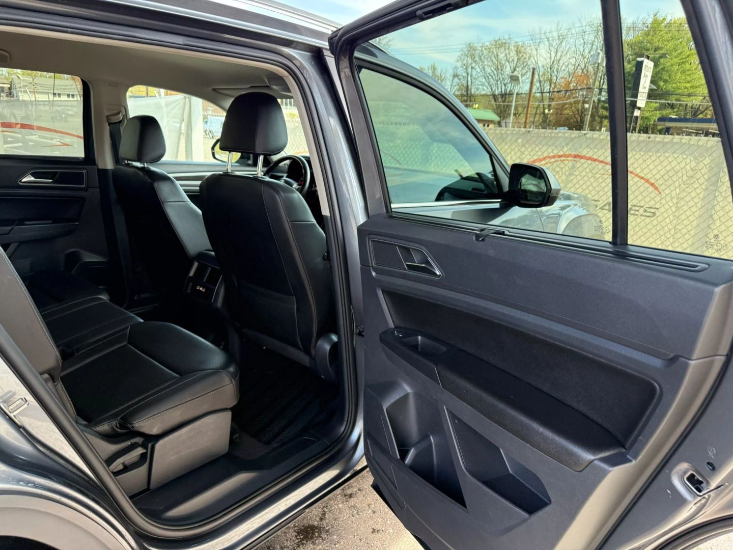 2018 Volkswagen Atlas - Image 21