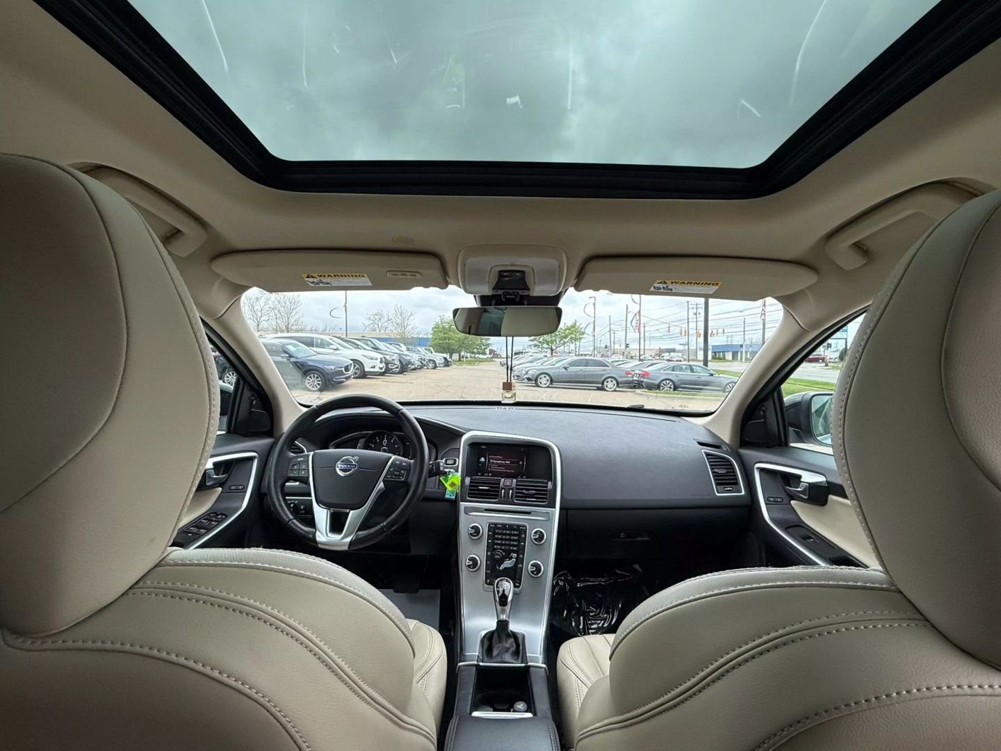 2017 Volvo Xc60 - Image 25