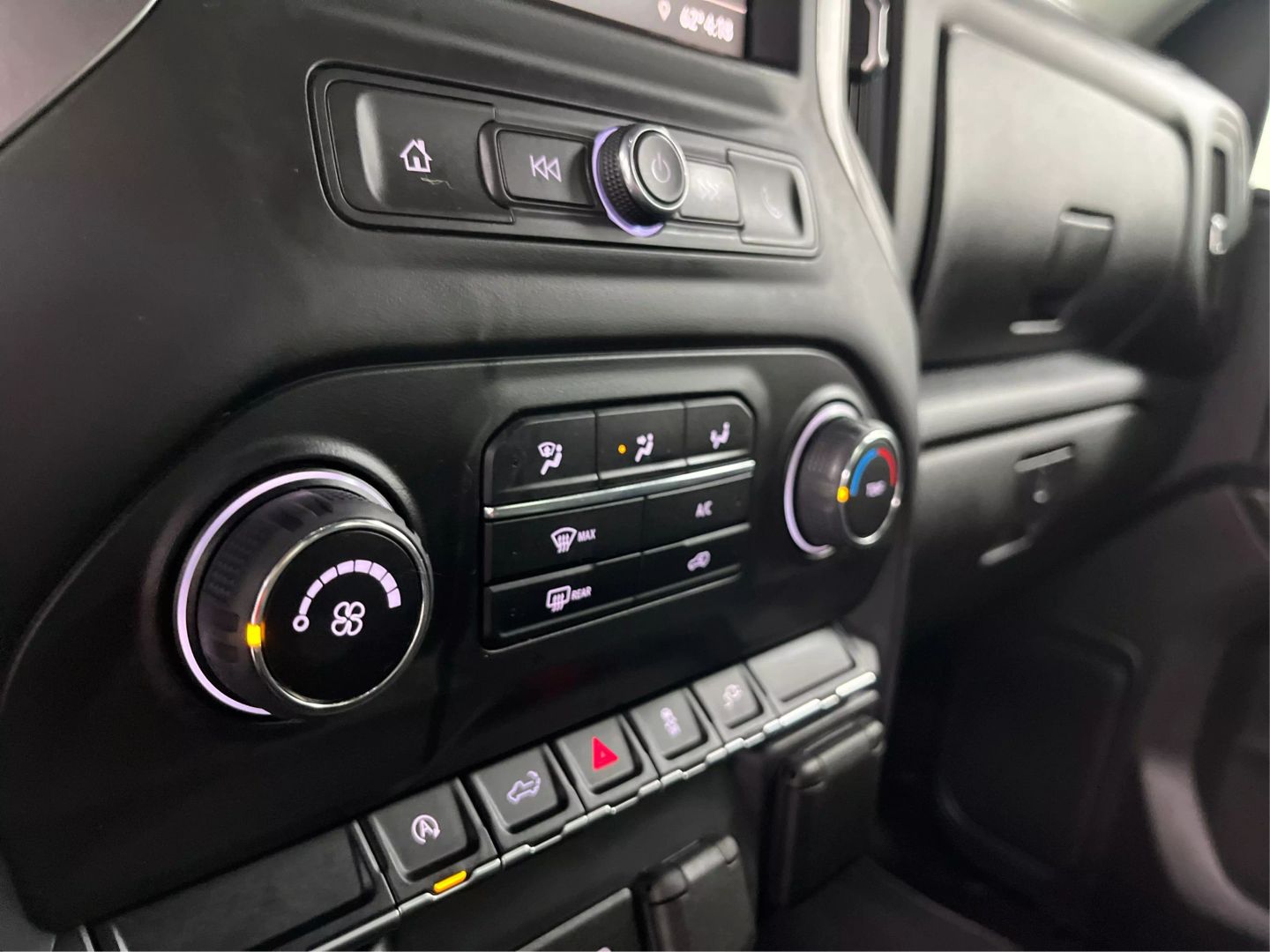 2021 Chevrolet Silverado 1500 Crew Cab - Image 25