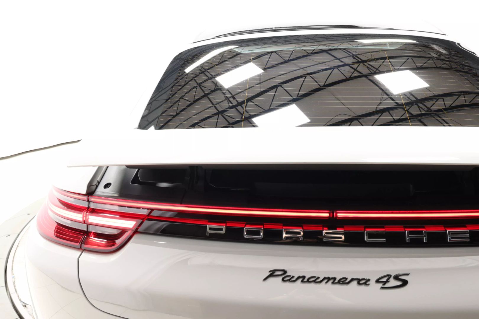 2017 Porsche Panamera - Image 70