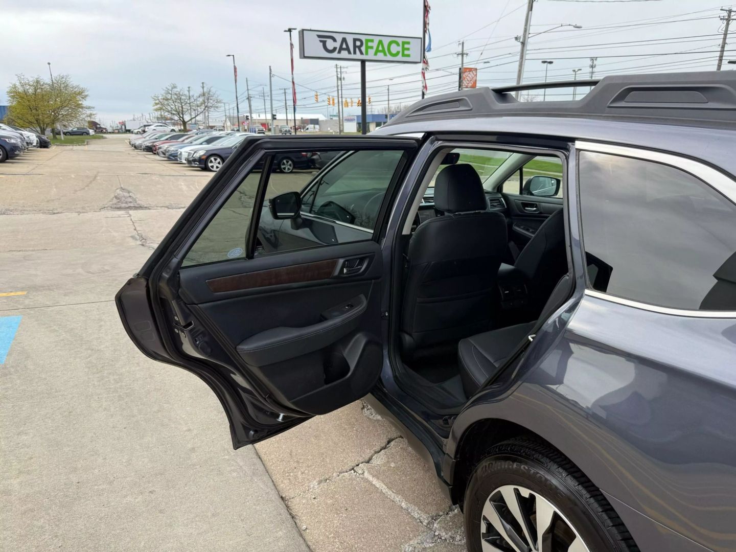 2017 Subaru Outback - Image 19