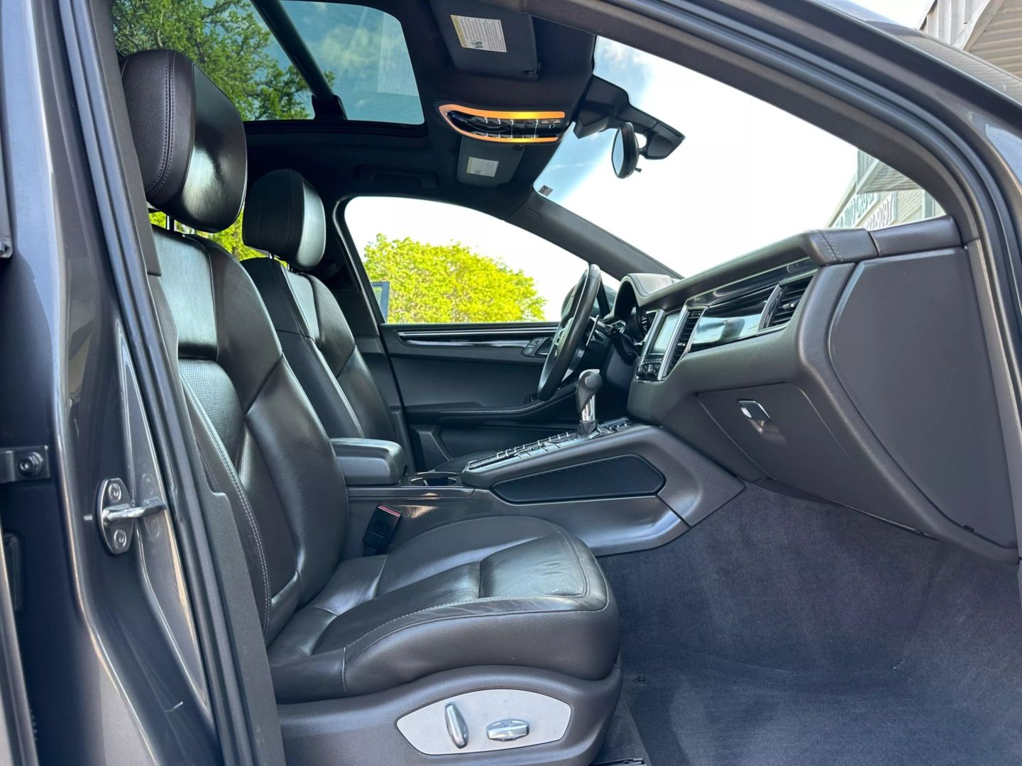 2015 Porsche Macan - Image 18