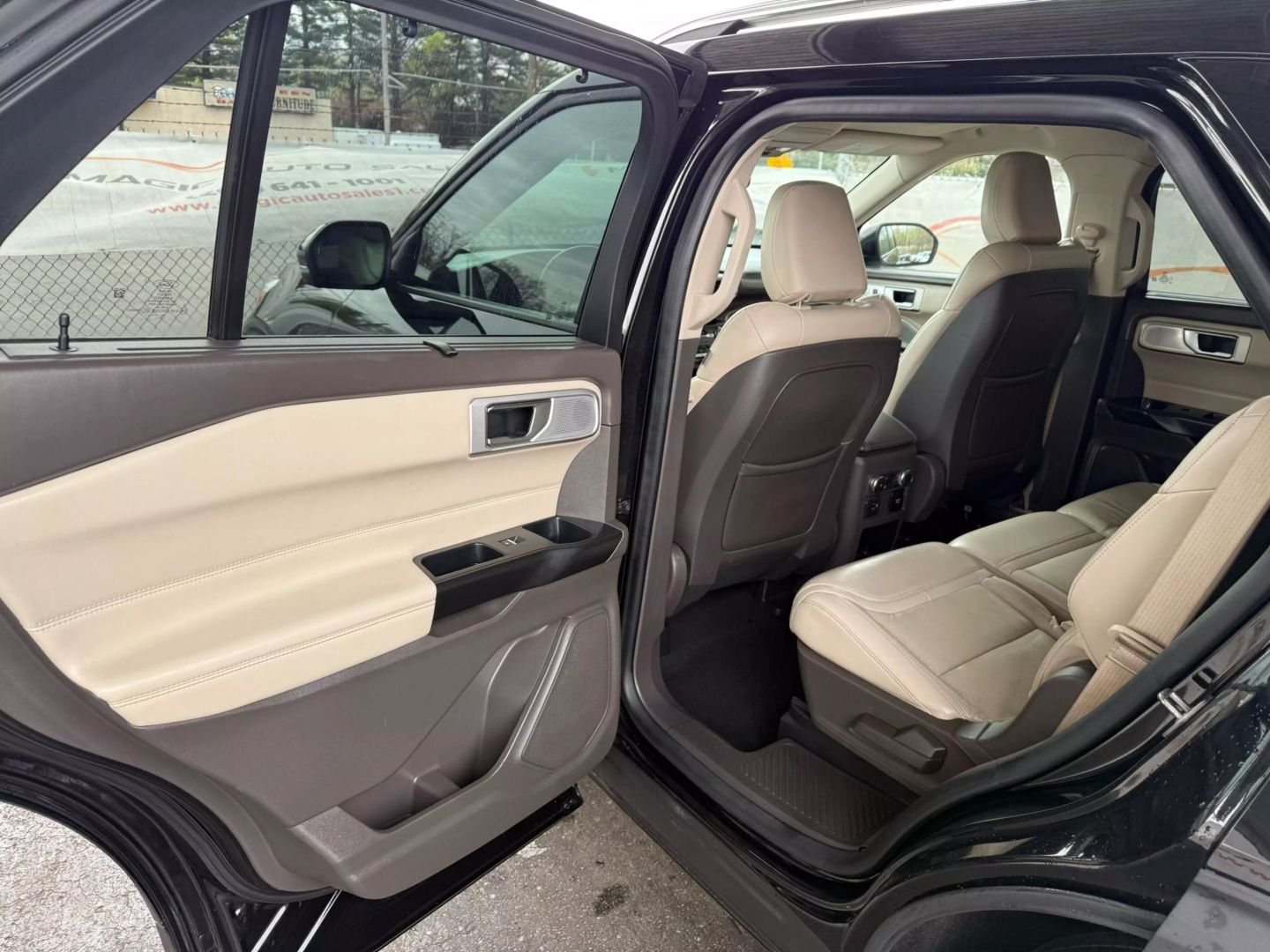 2020 Ford Explorer - Image 17