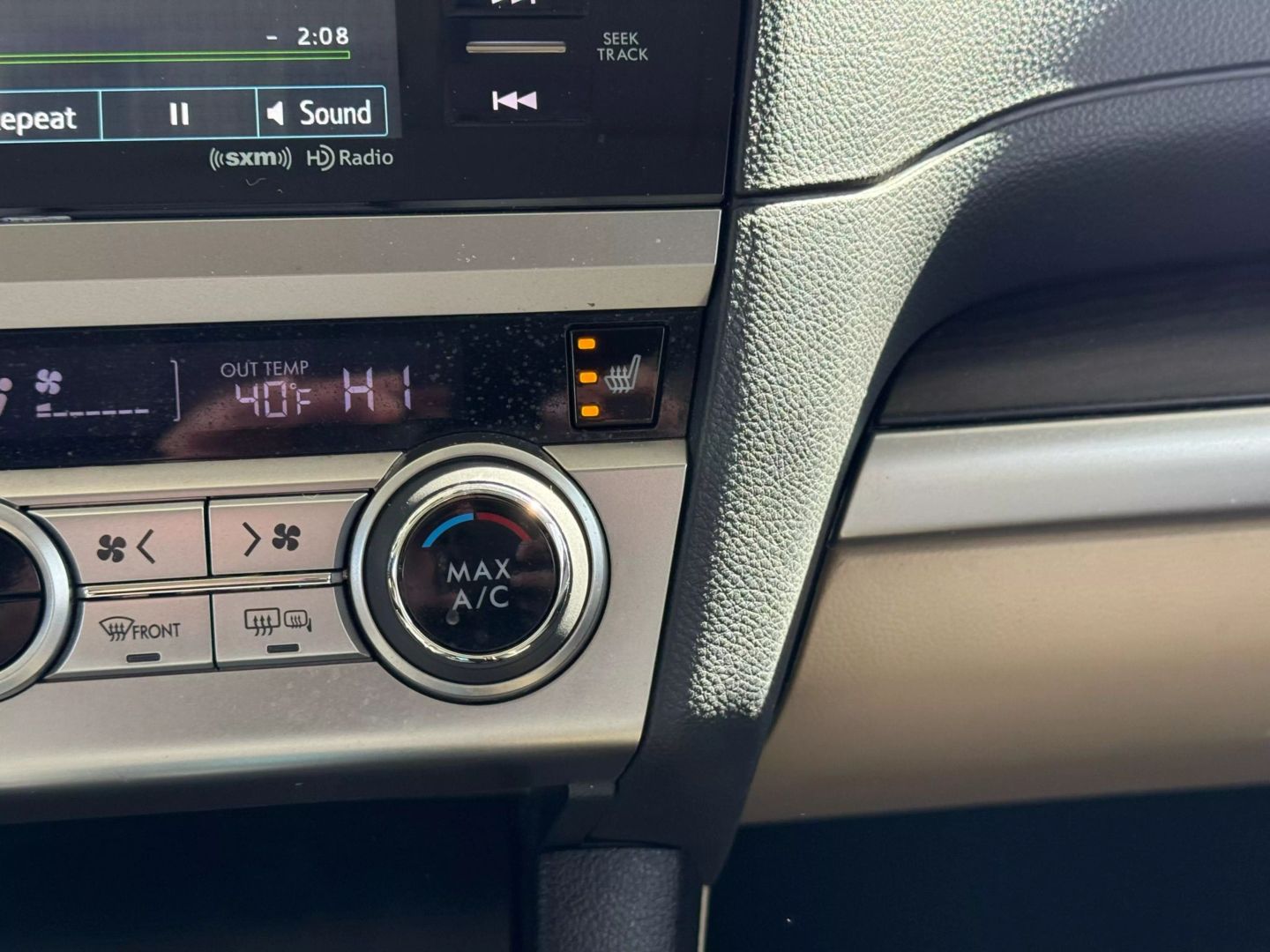 2017 Subaru Legacy - Image 31