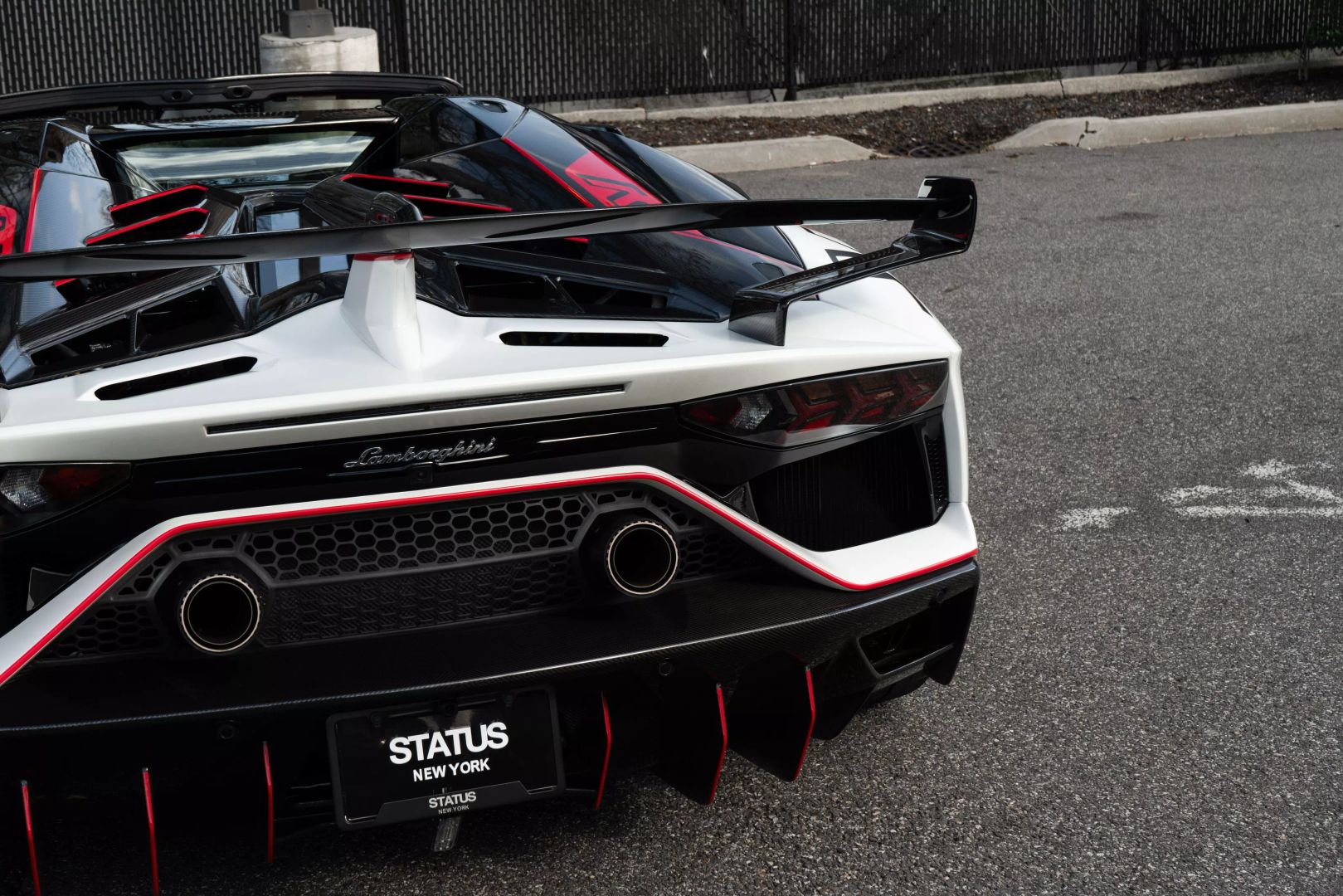2021 Lamborghini Aventador - Image 32
