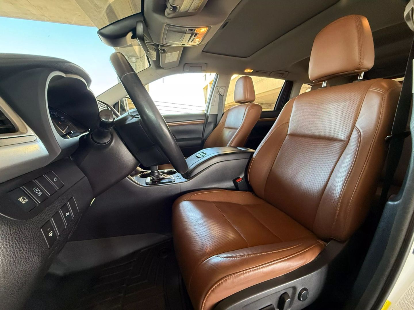2018 Toyota Highlander - Image 2