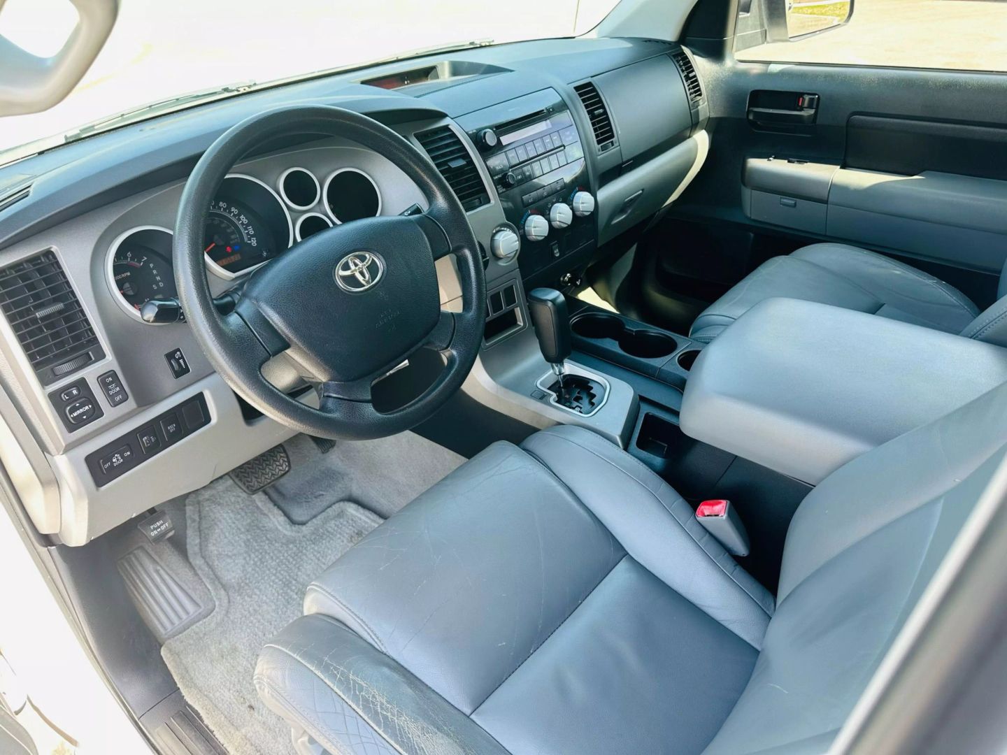 2010 Toyota Tundra Crewmax - Image 15