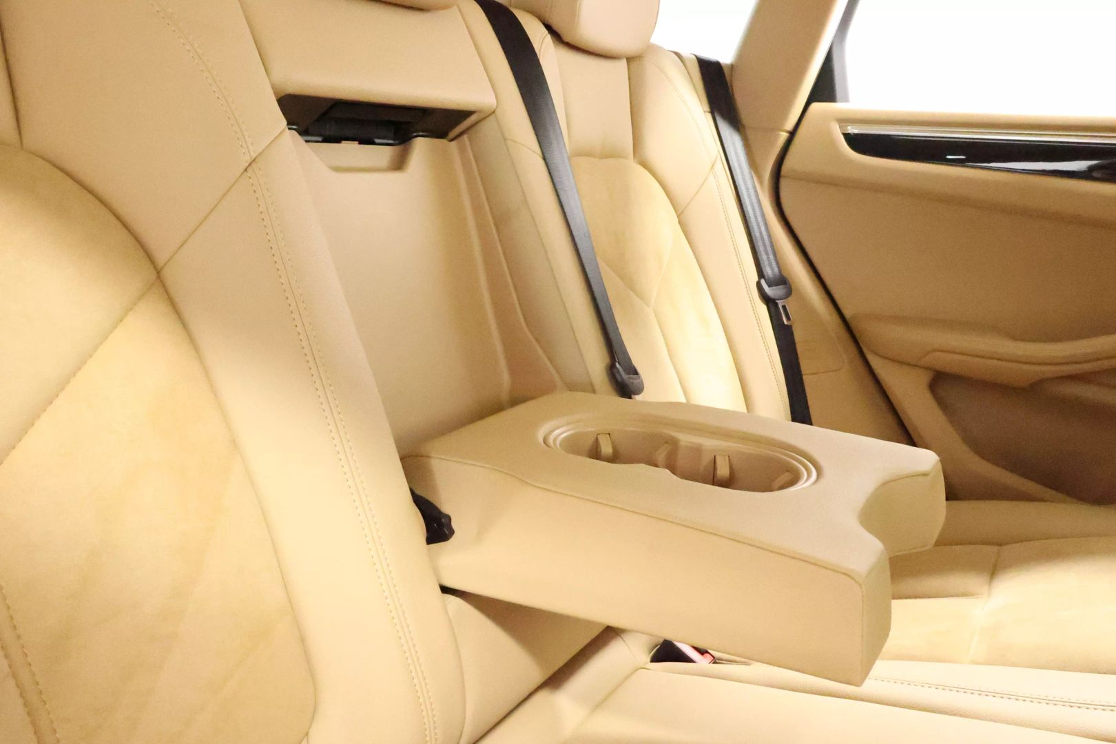 2016 Porsche Macan - Image 68