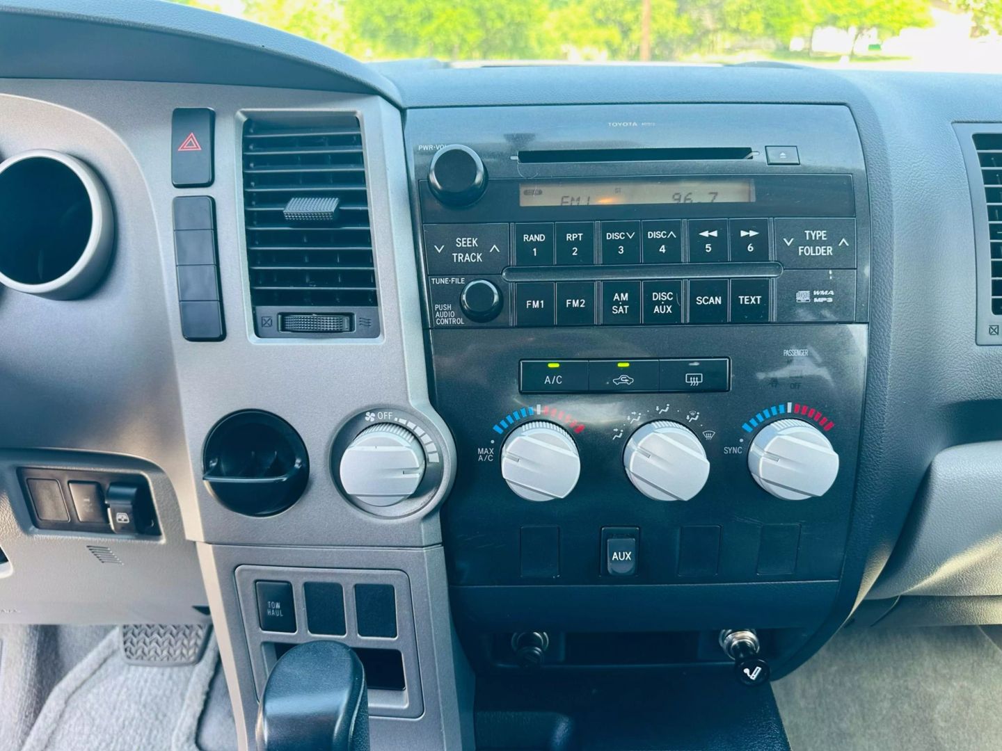 2010 Toyota Tundra Crewmax - Image 20