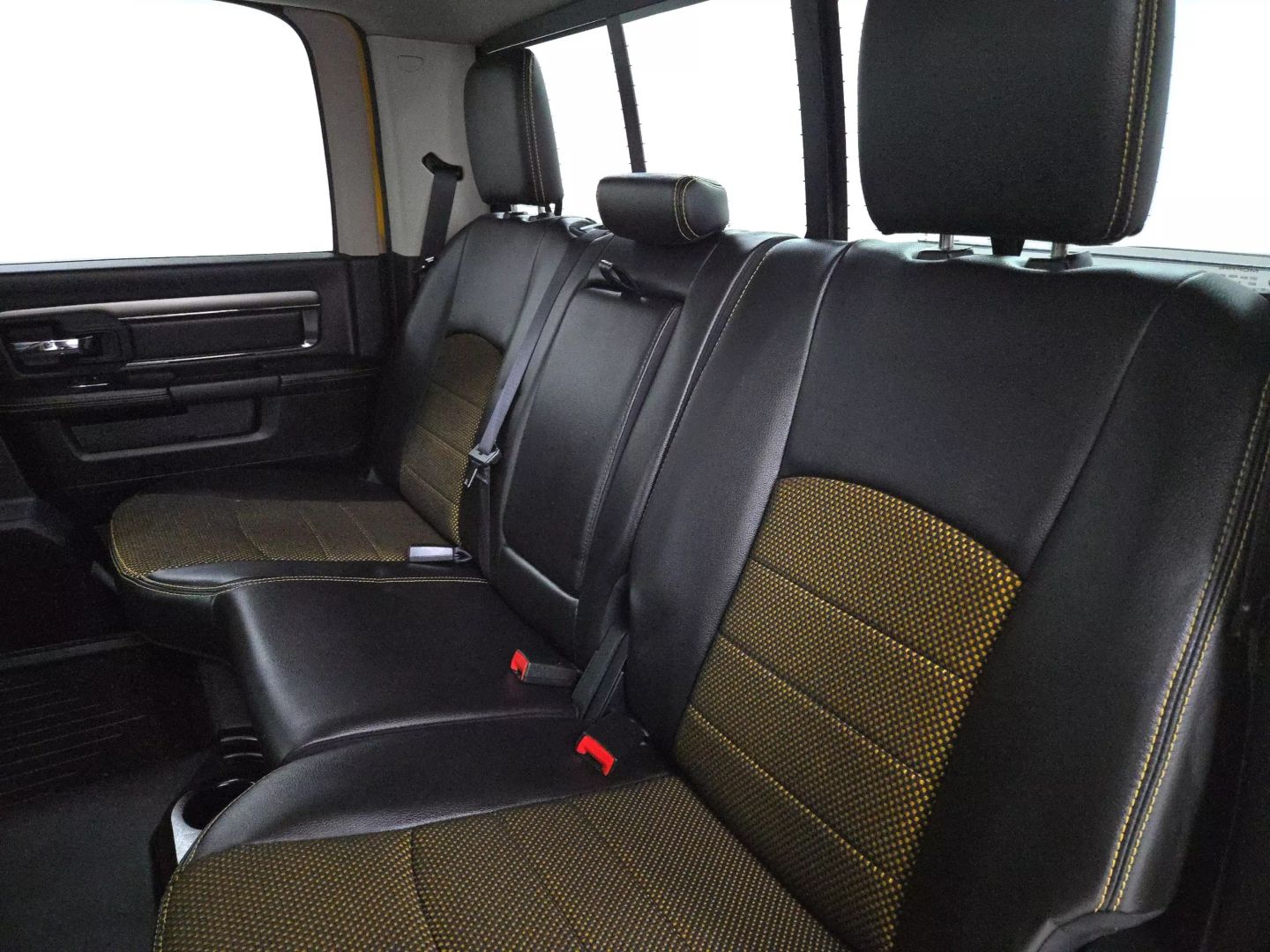 2016 Ram 1500 Crew Cab - Image 15