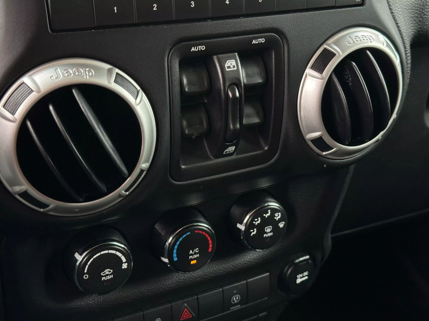 2017 Jeep Wrangler Unlimited - Image 31