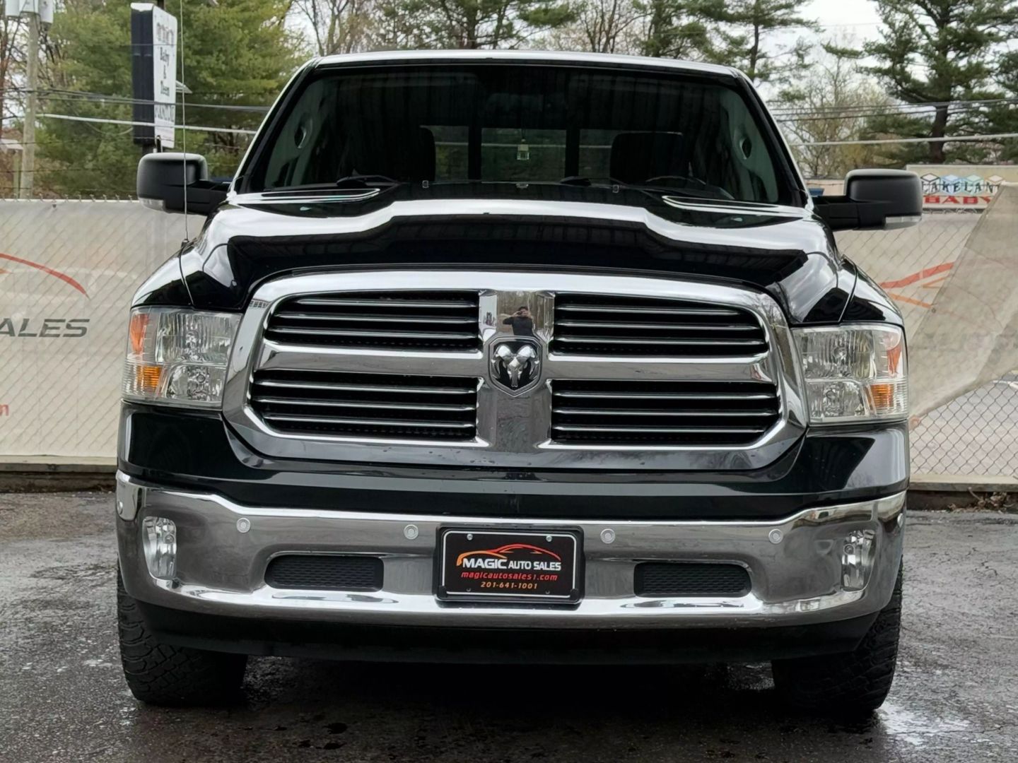 2017 Ram 1500 Crew Cab - Image 5
