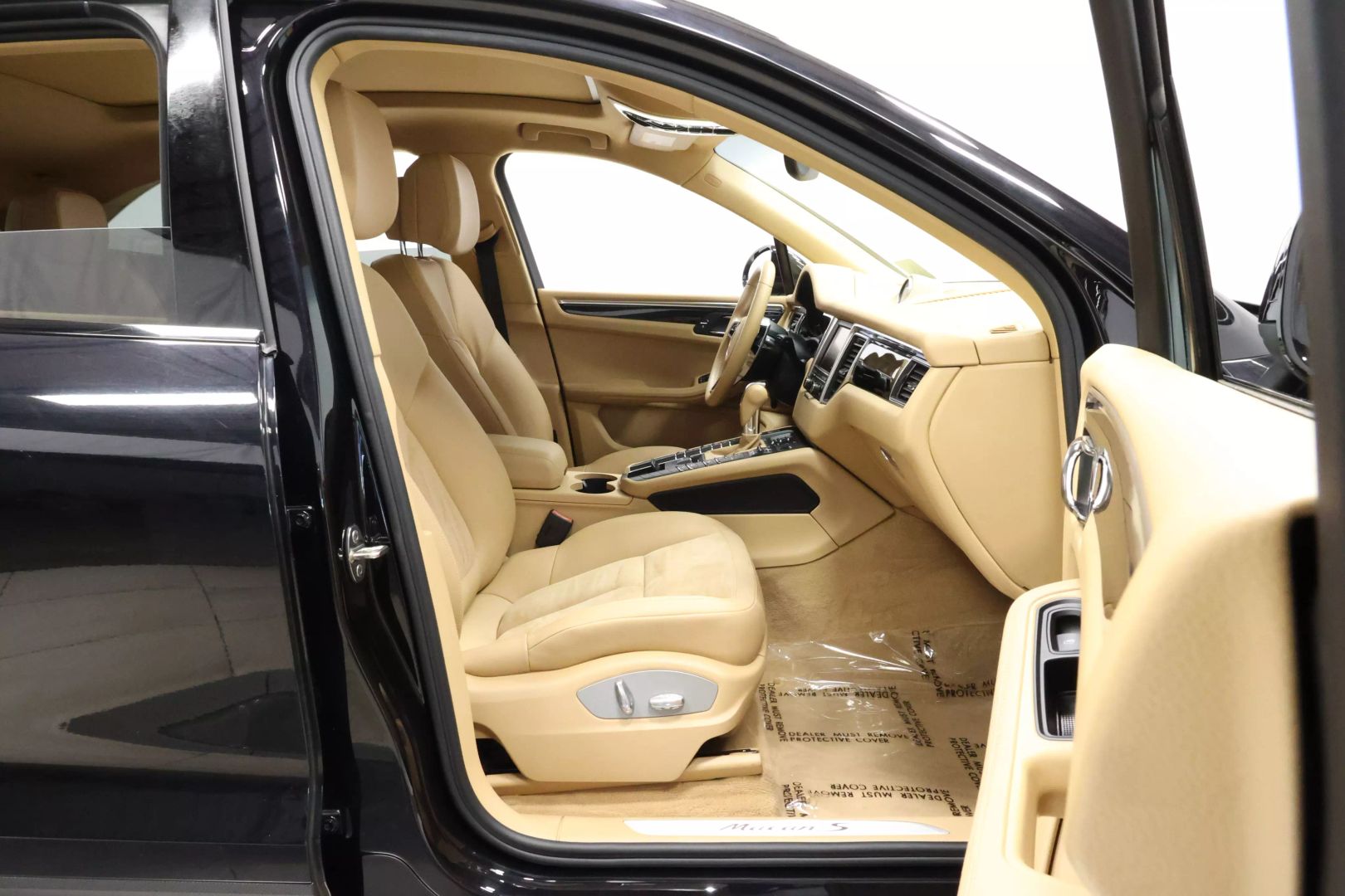2016 Porsche Macan - Image 76