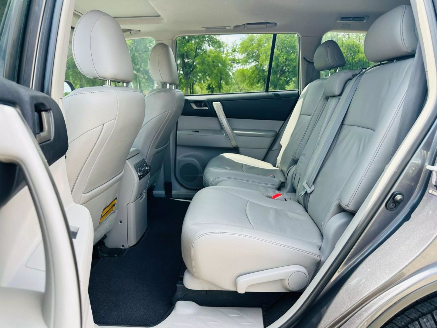 2011 Toyota Highlander - Image 14