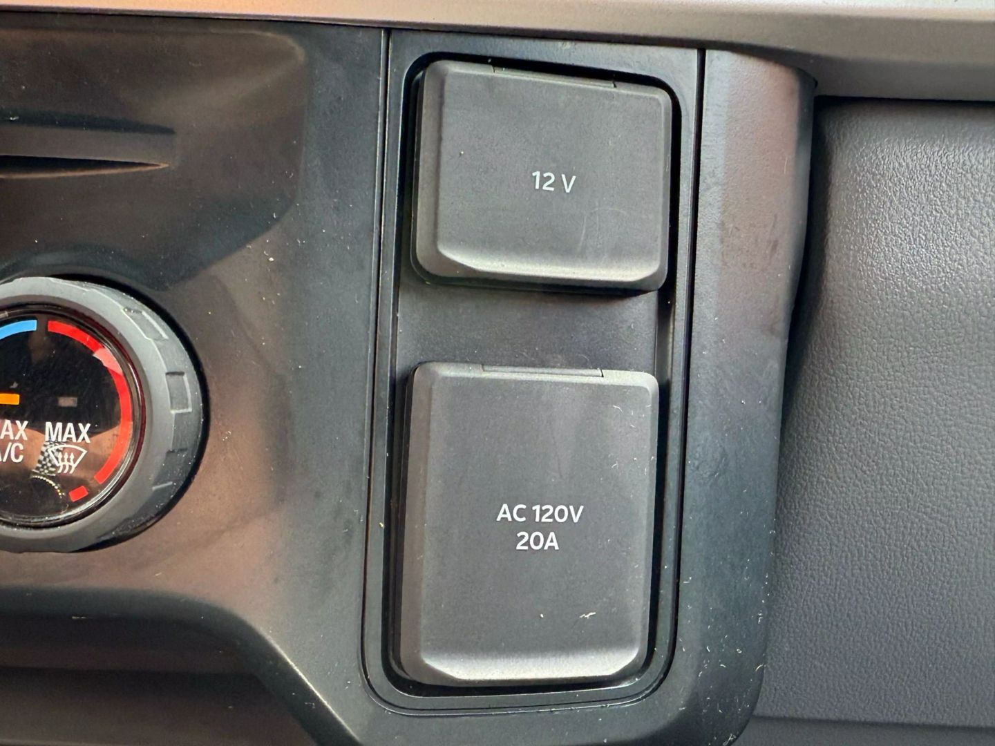 2023 Ford F250 Super Duty Crew Cab - Image 31