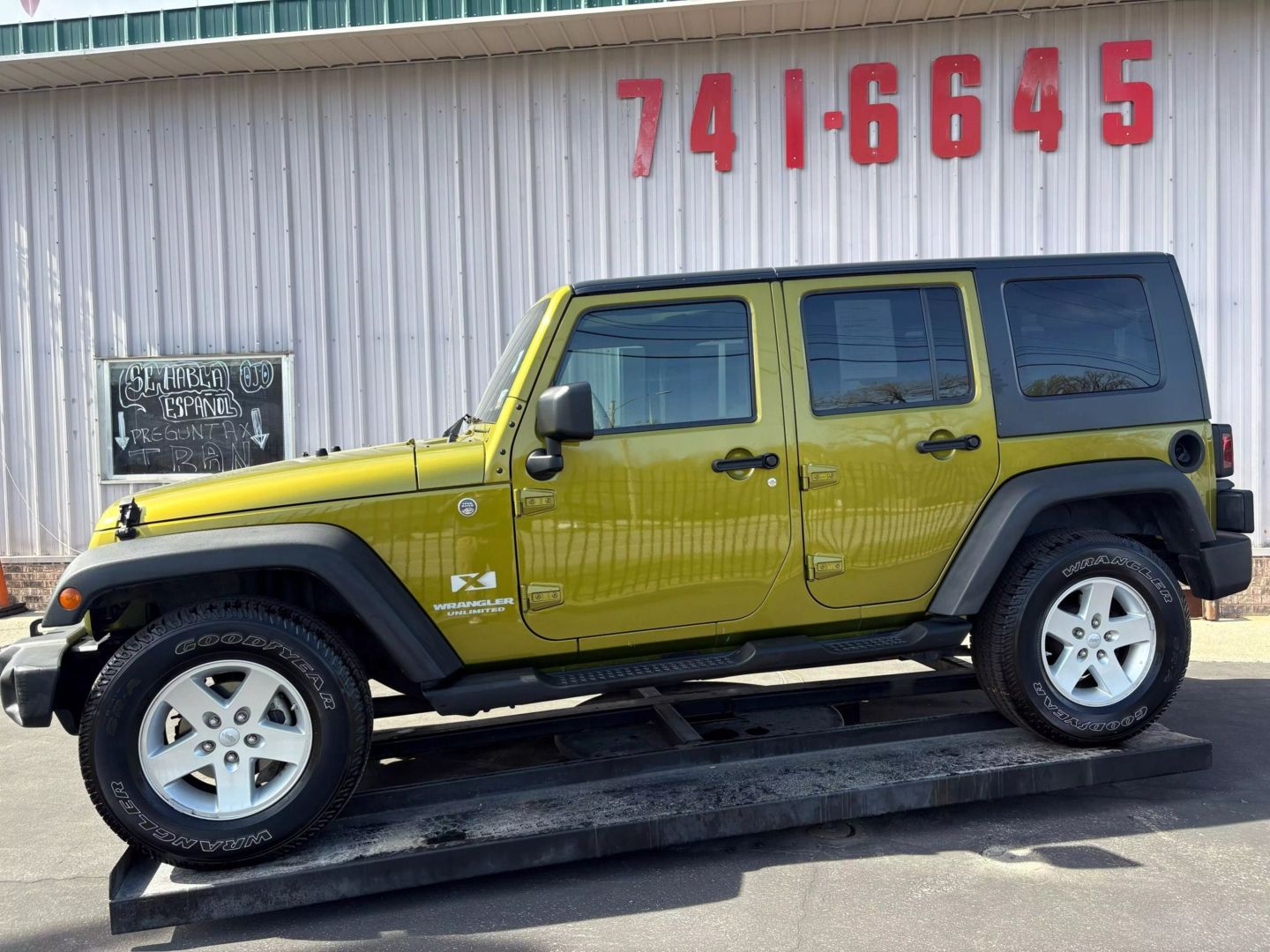 Used 2008 Jeep Wrangler Unlimited X with VIN 1J4GA39178L617361 for sale in Kansas City