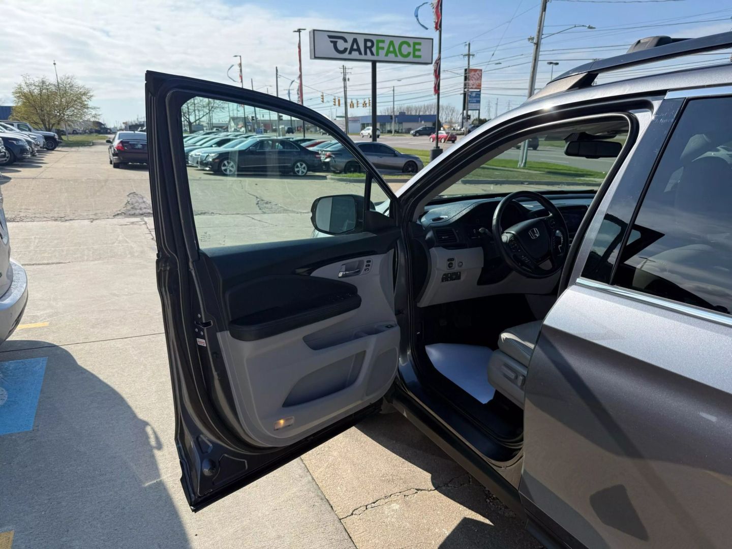 2019 Honda Ridgeline - Image 16