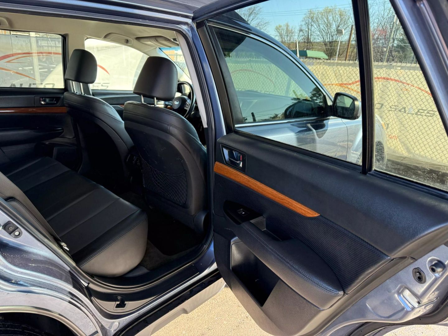 2014 Subaru Outback - Image 21