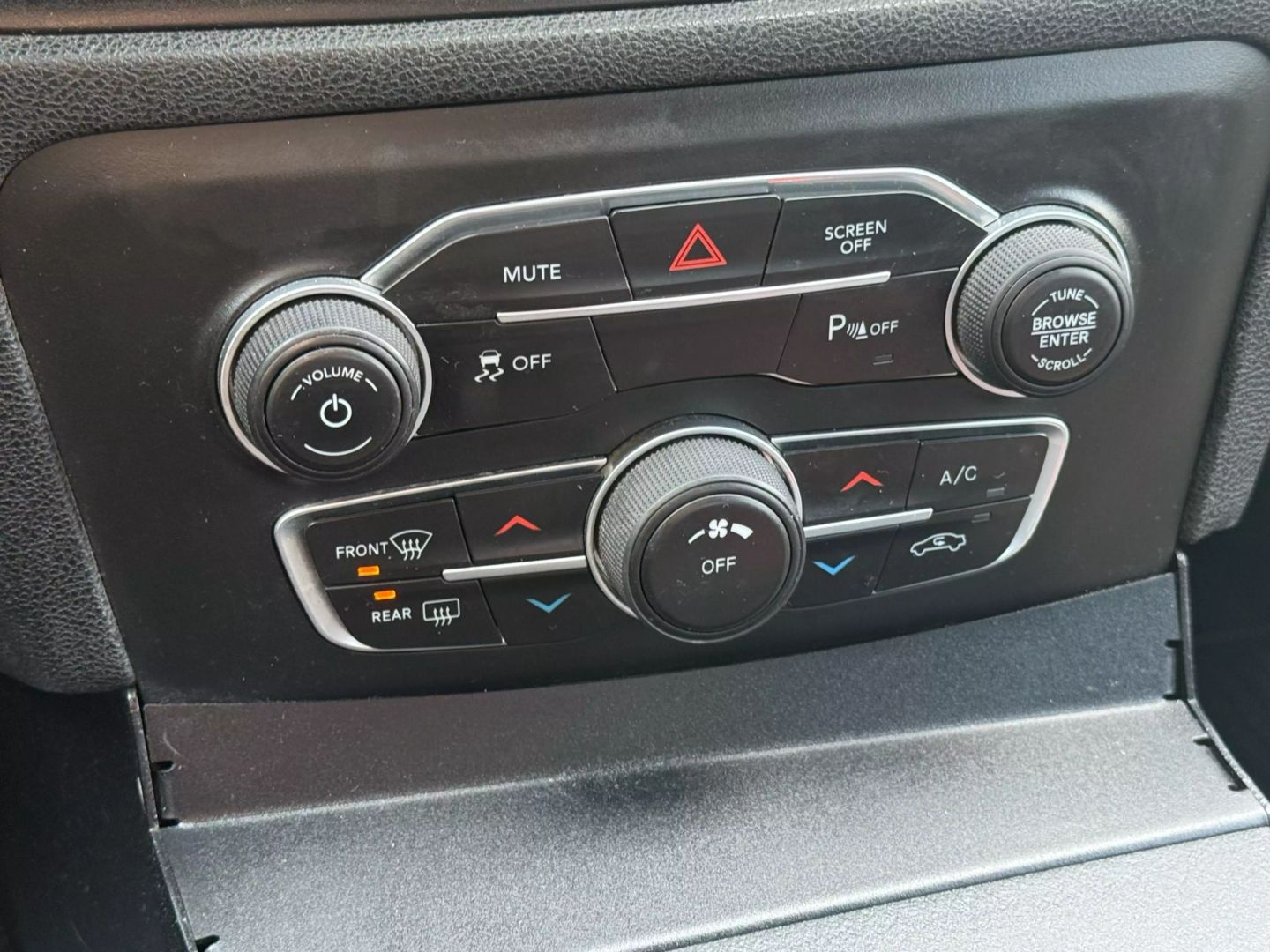 2019 Dodge Charger - Image 39