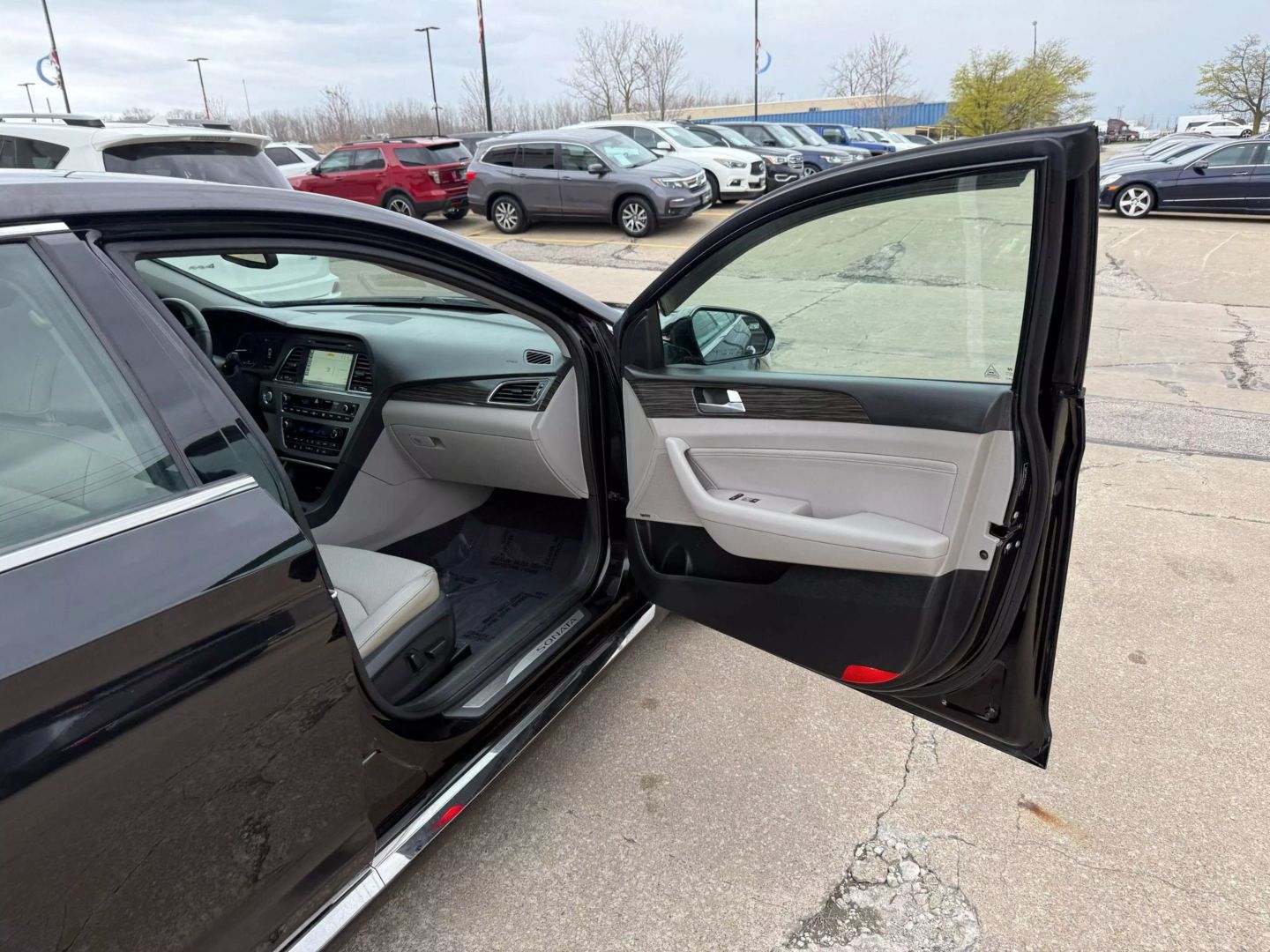 2015 Hyundai Sonata - Image 23