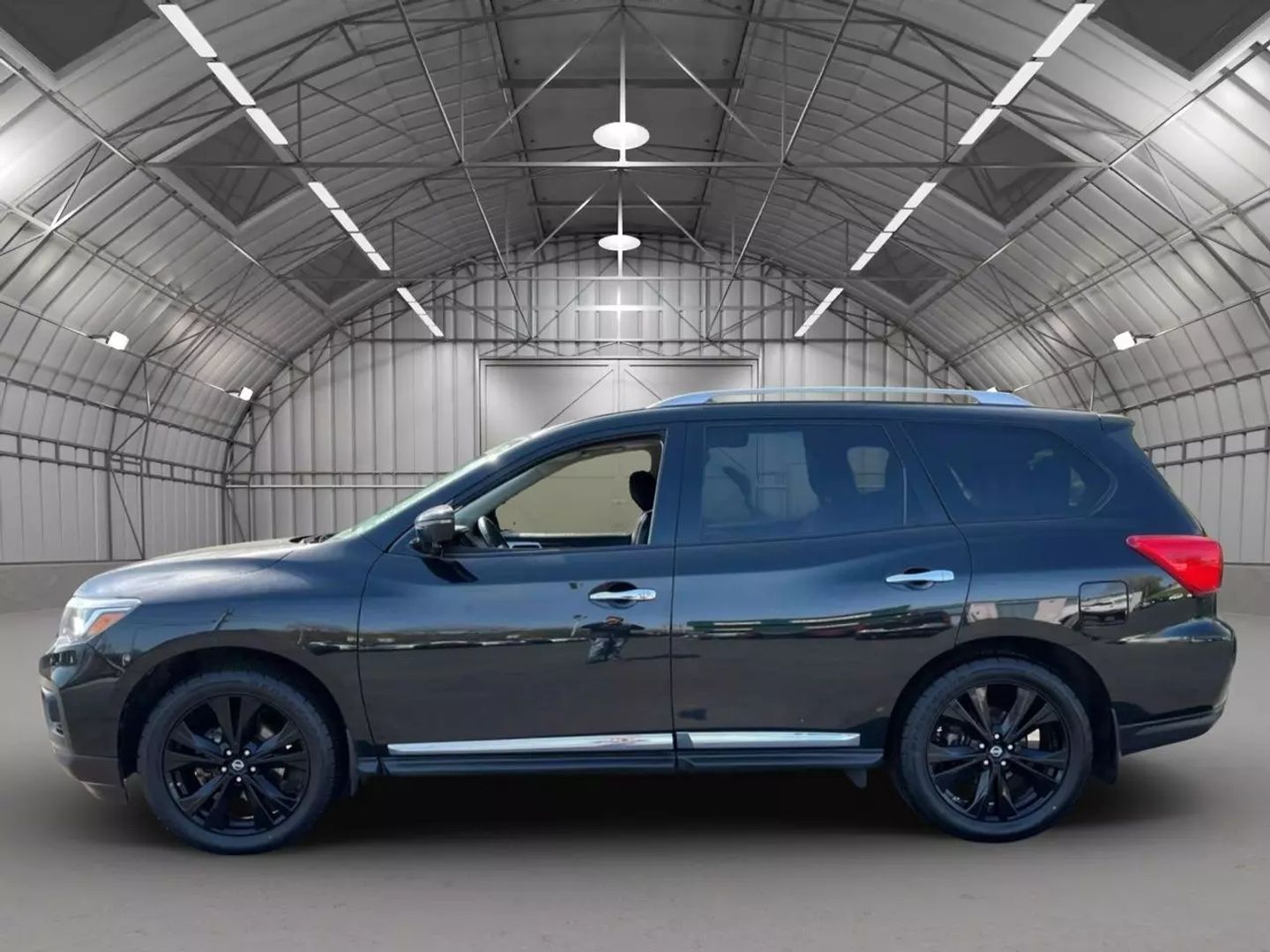 Used 2017 Nissan Pathfinder Platinum with VIN 5N1DR2MM5HC659908 for sale in Kansas City