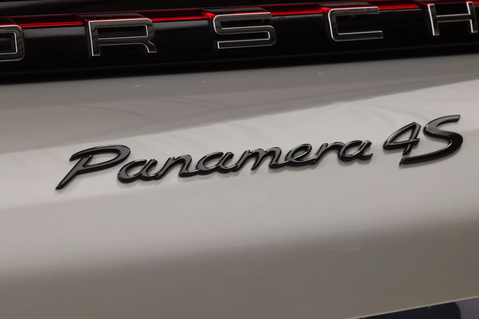 2017 Porsche Panamera - Image 76