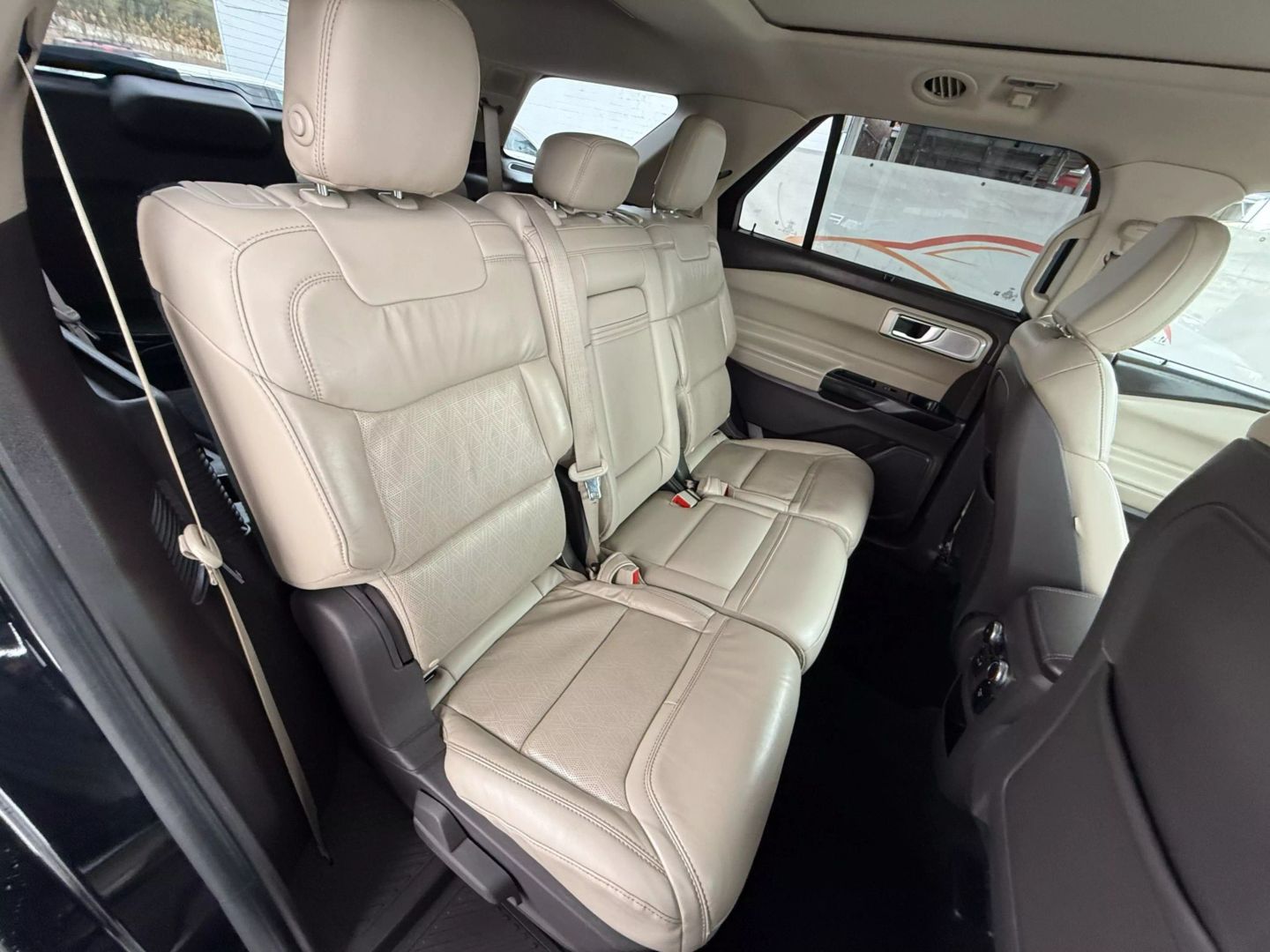 2020 Ford Explorer - Image 24