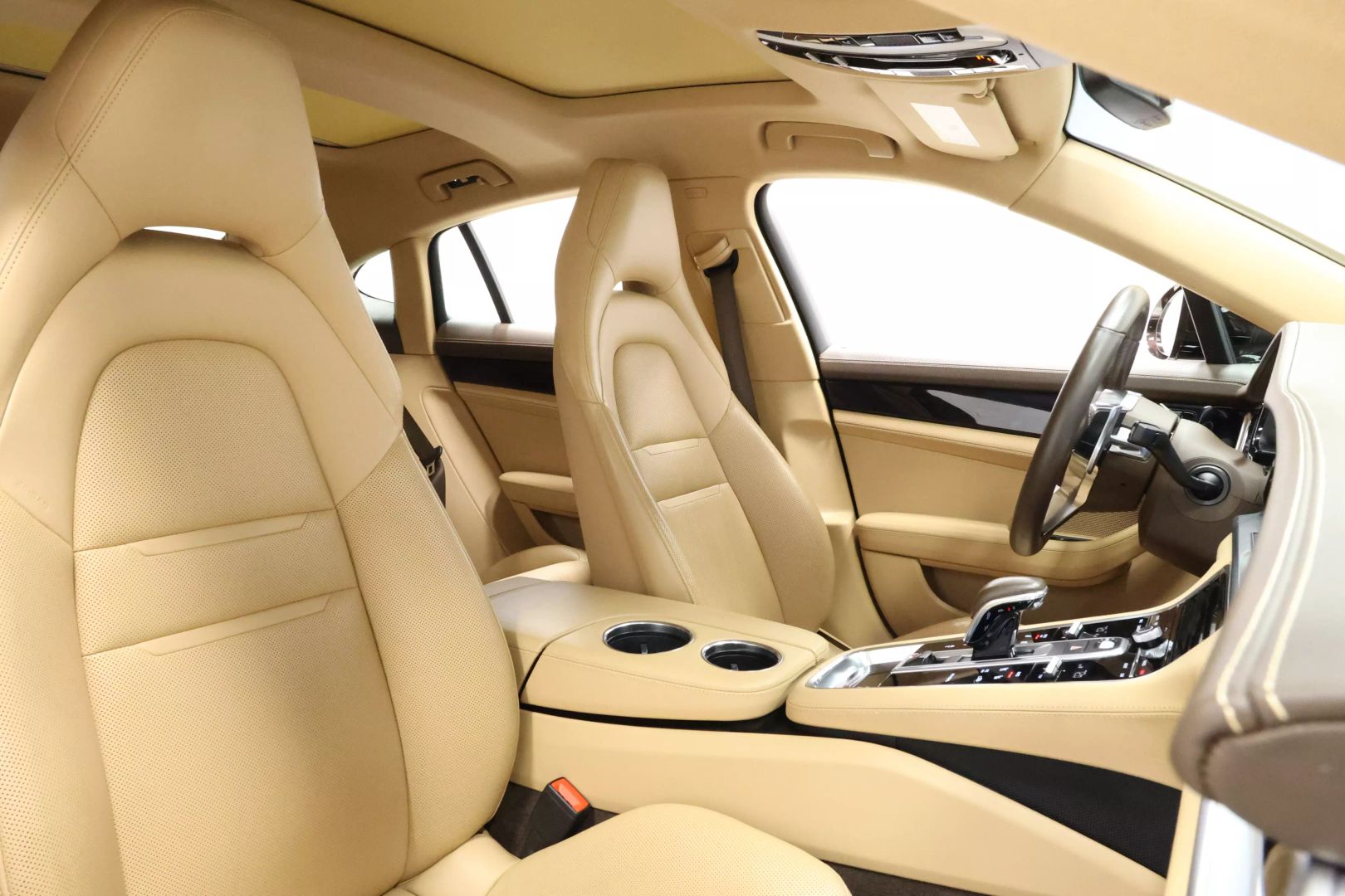 2017 Porsche Panamera - Image 90