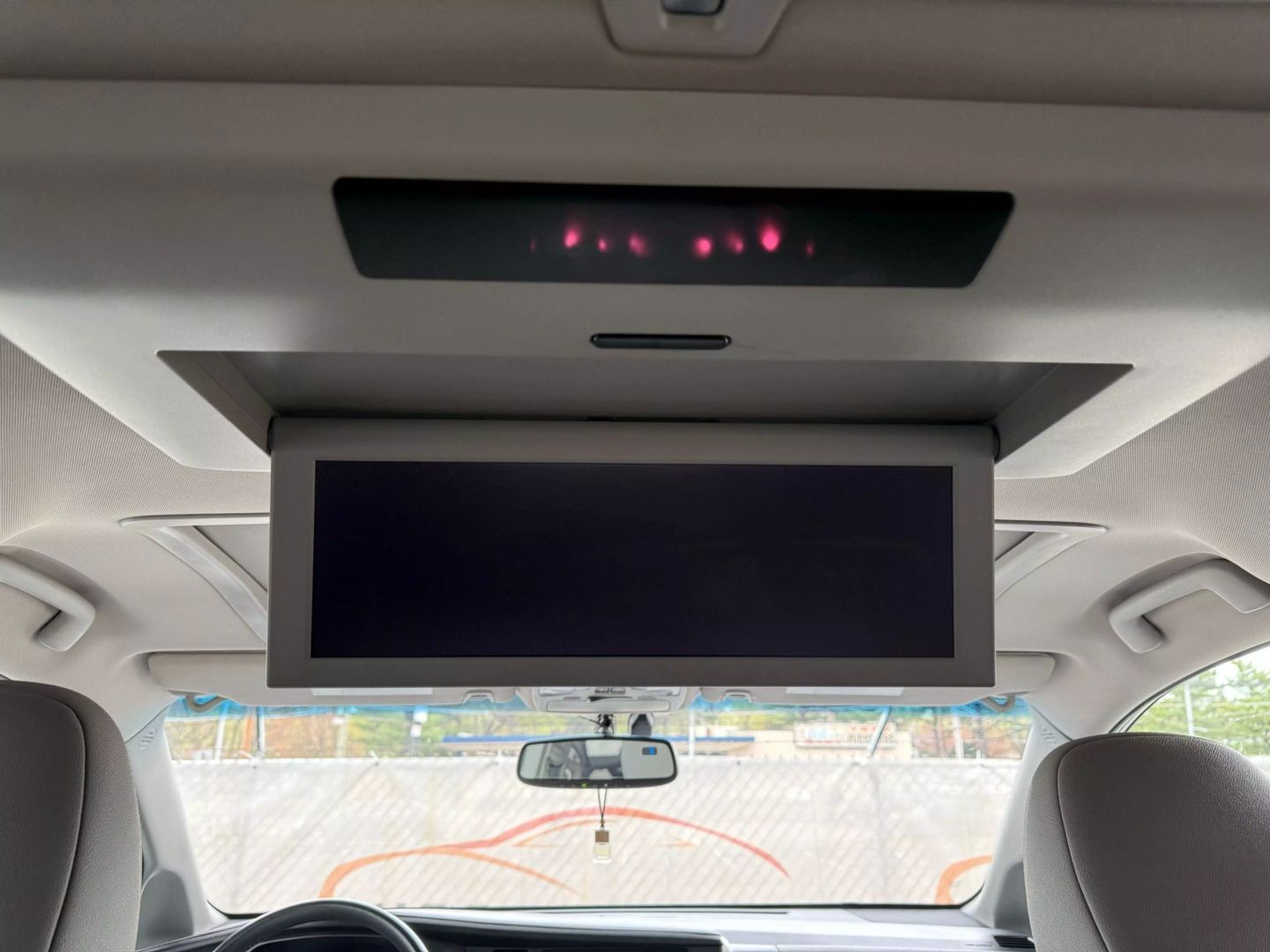 2017 Toyota Sienna - Image 35