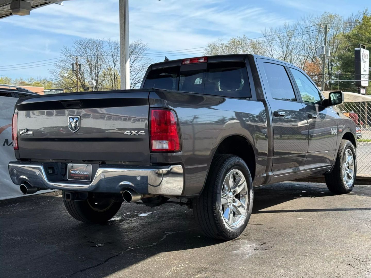 2017 Ram 1500 Crew Cab - Image 9