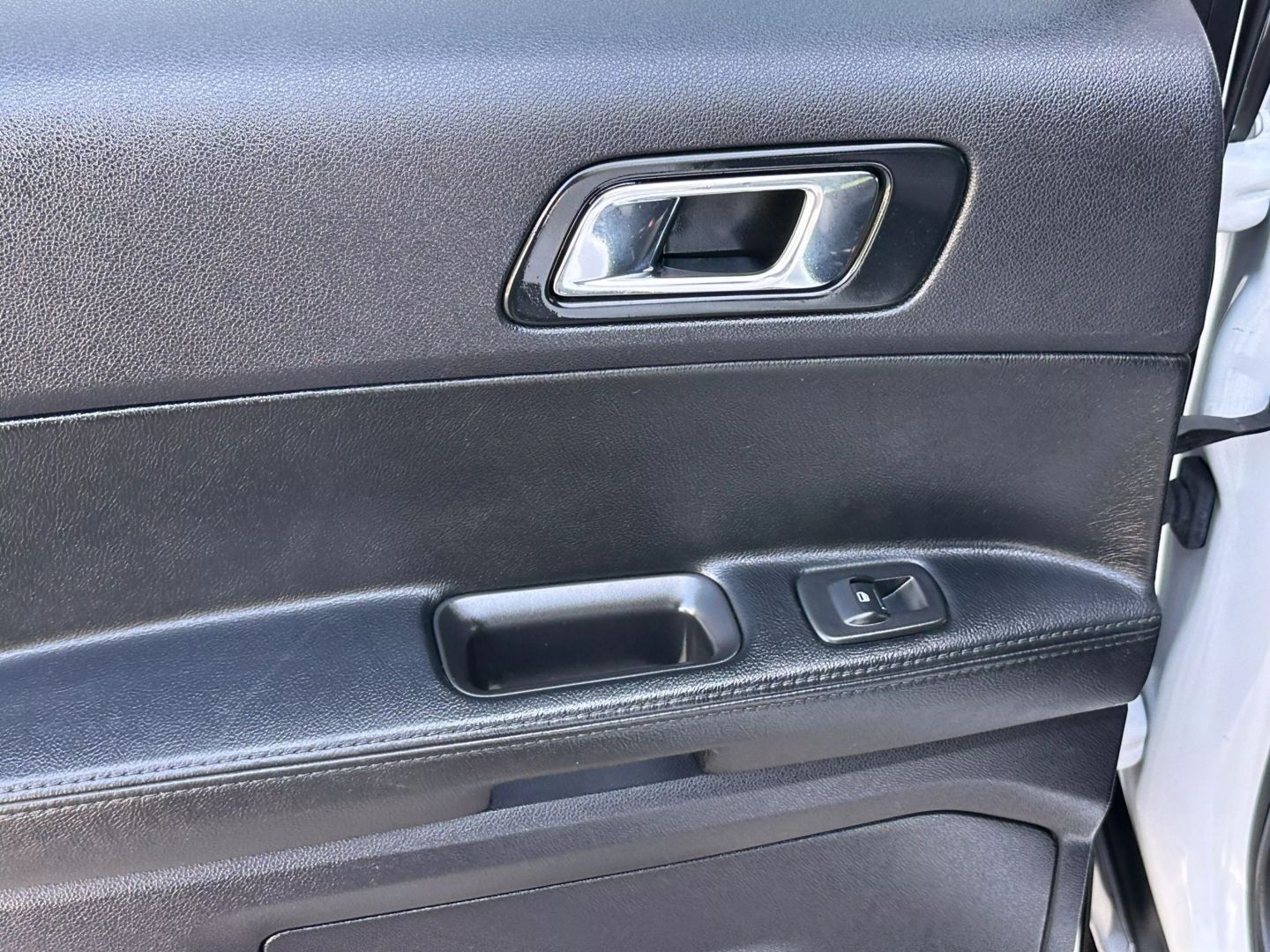2019 Ford Explorer - Image 16