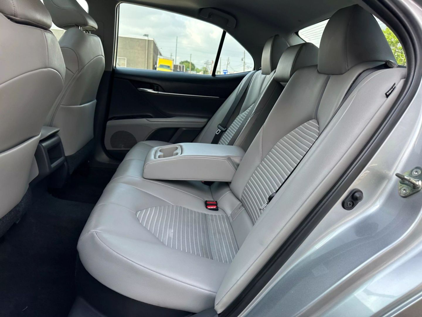 2020 Toyota Camry Hybrid - Image 17