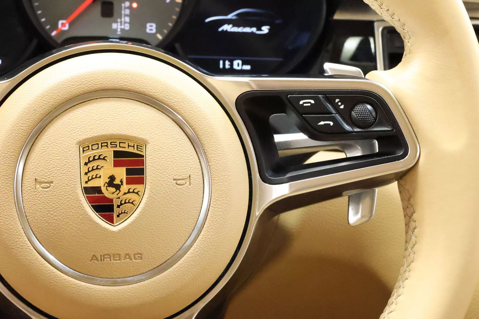 2016 Porsche Macan - Image 26