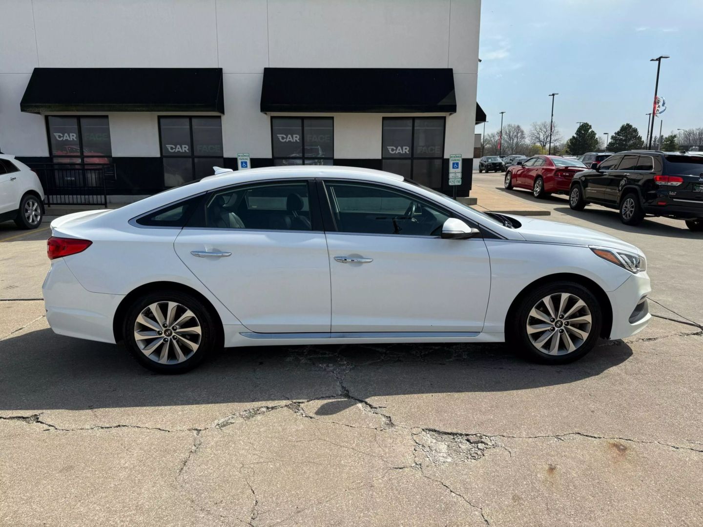 2015 Hyundai Sonata - Image 14