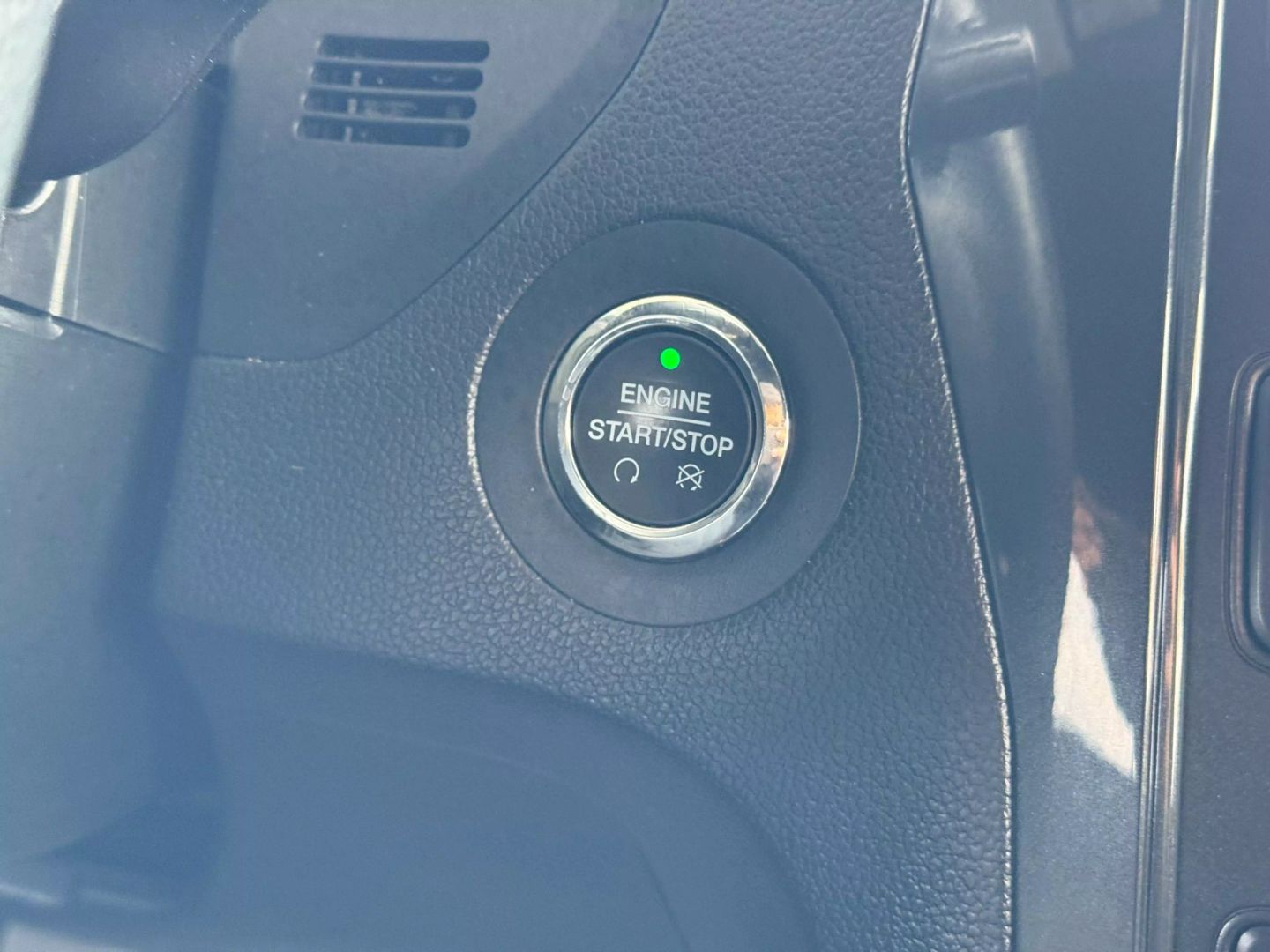 2018 Ford Explorer - Image 30