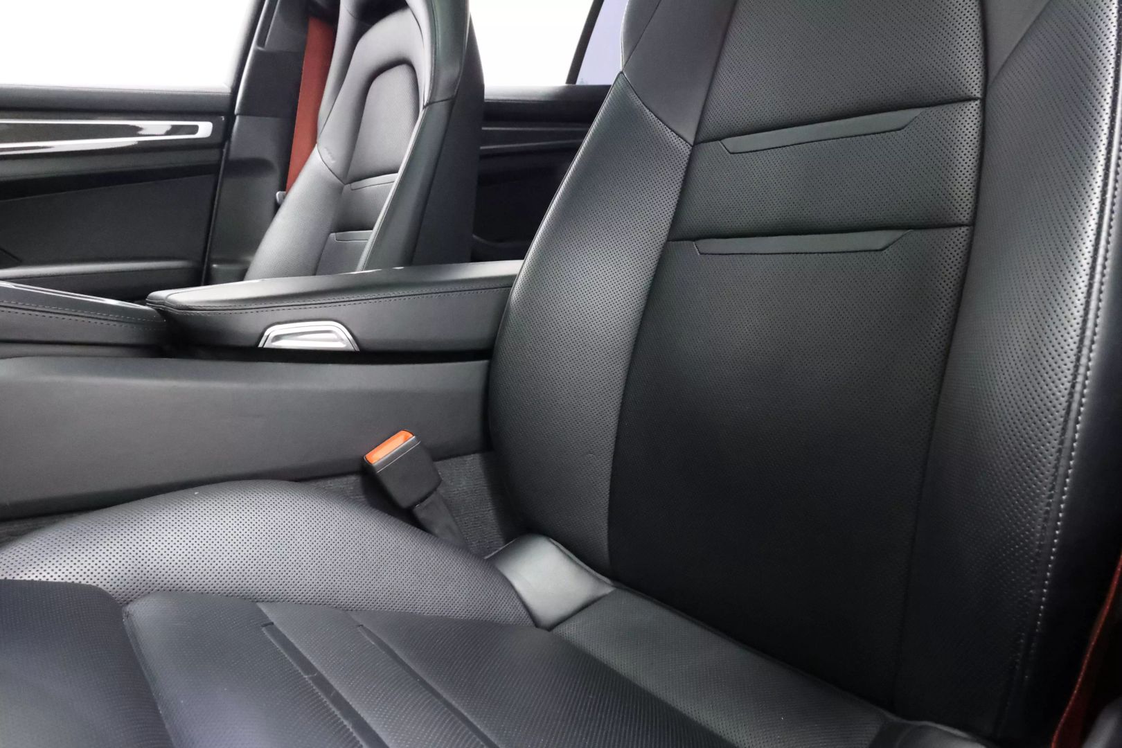 2017 Porsche Panamera - Image 19