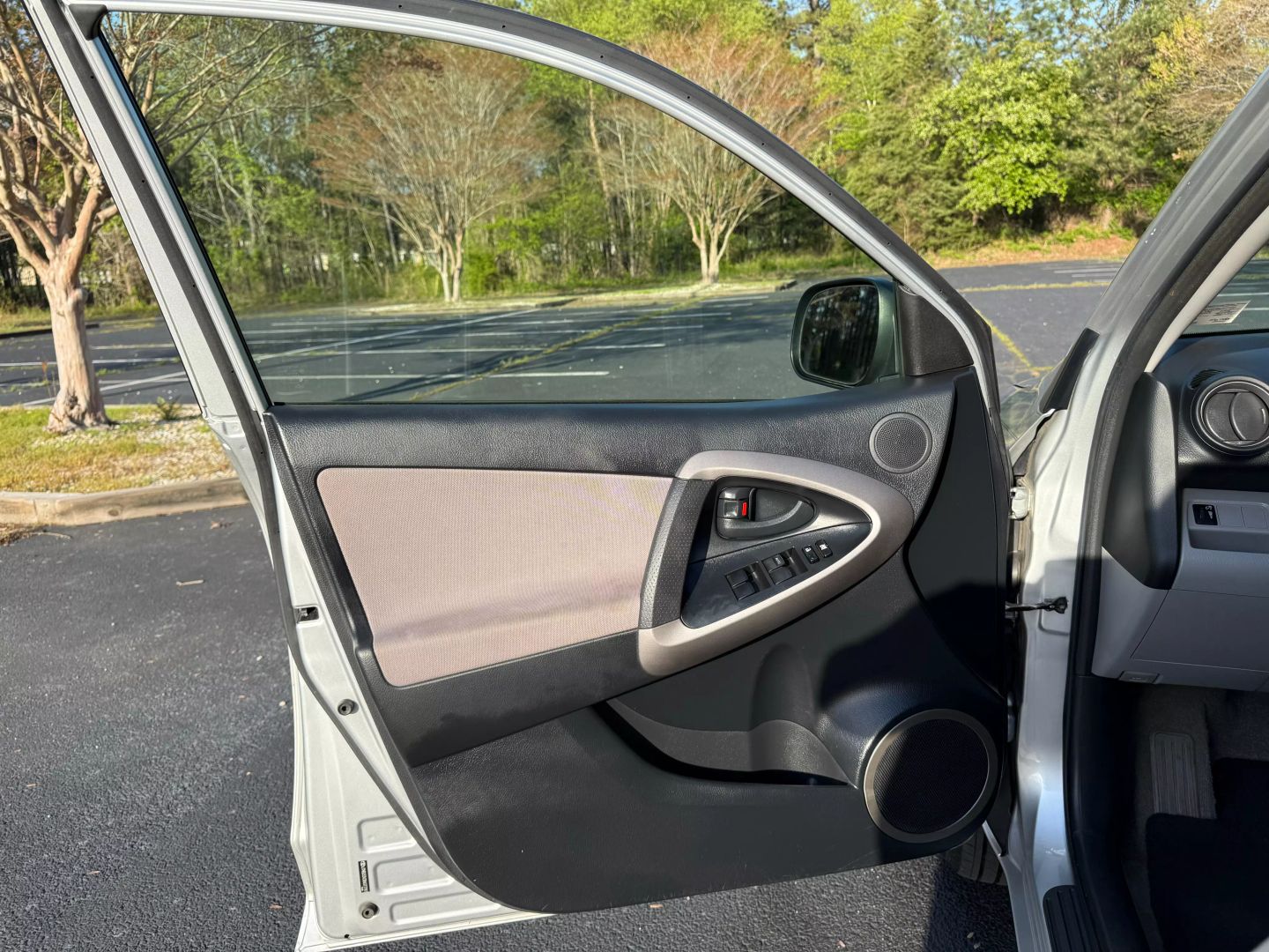 2008 Toyota Rav4 - Image 9