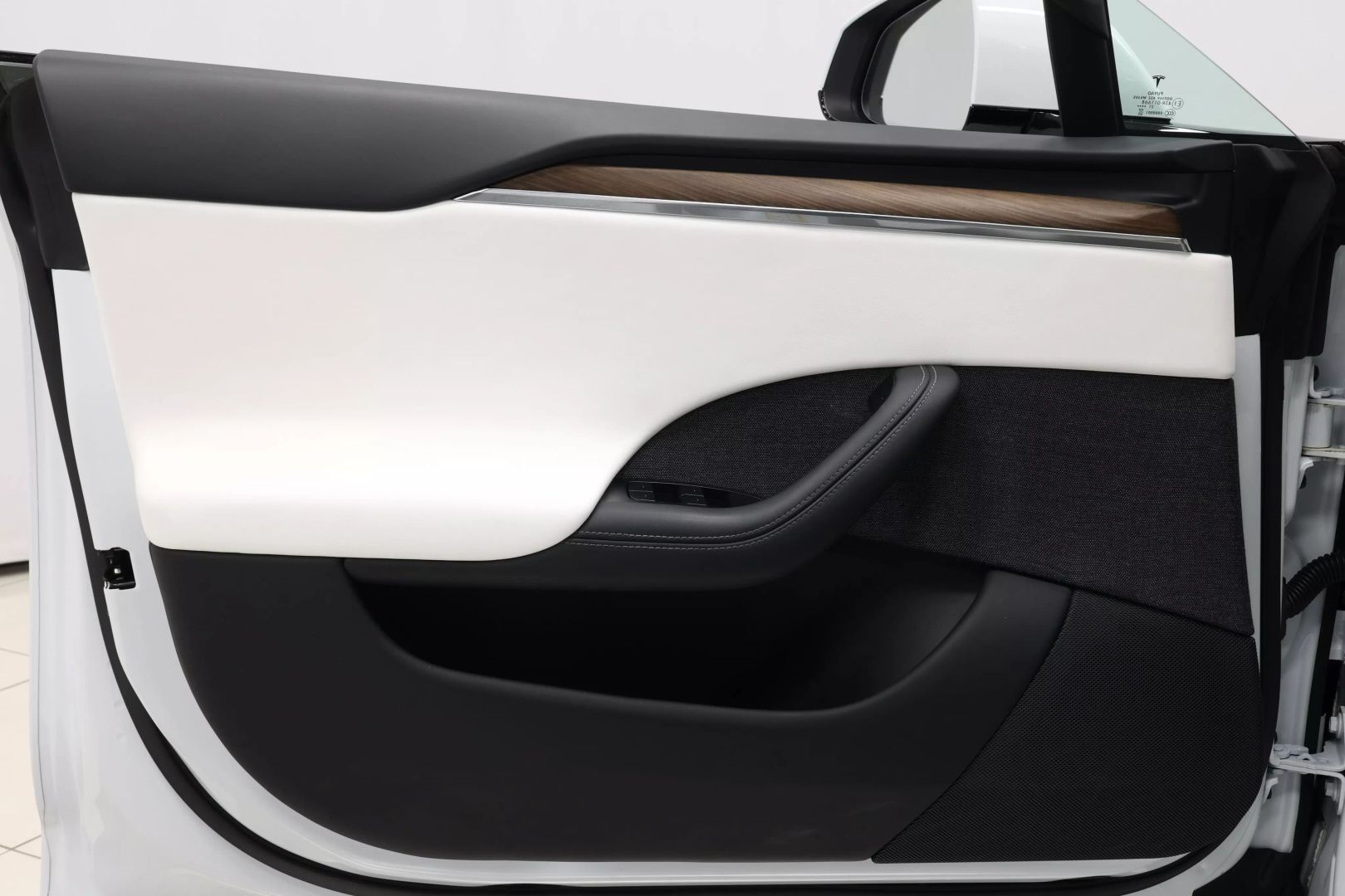 2022 Tesla Model S - Image 9
