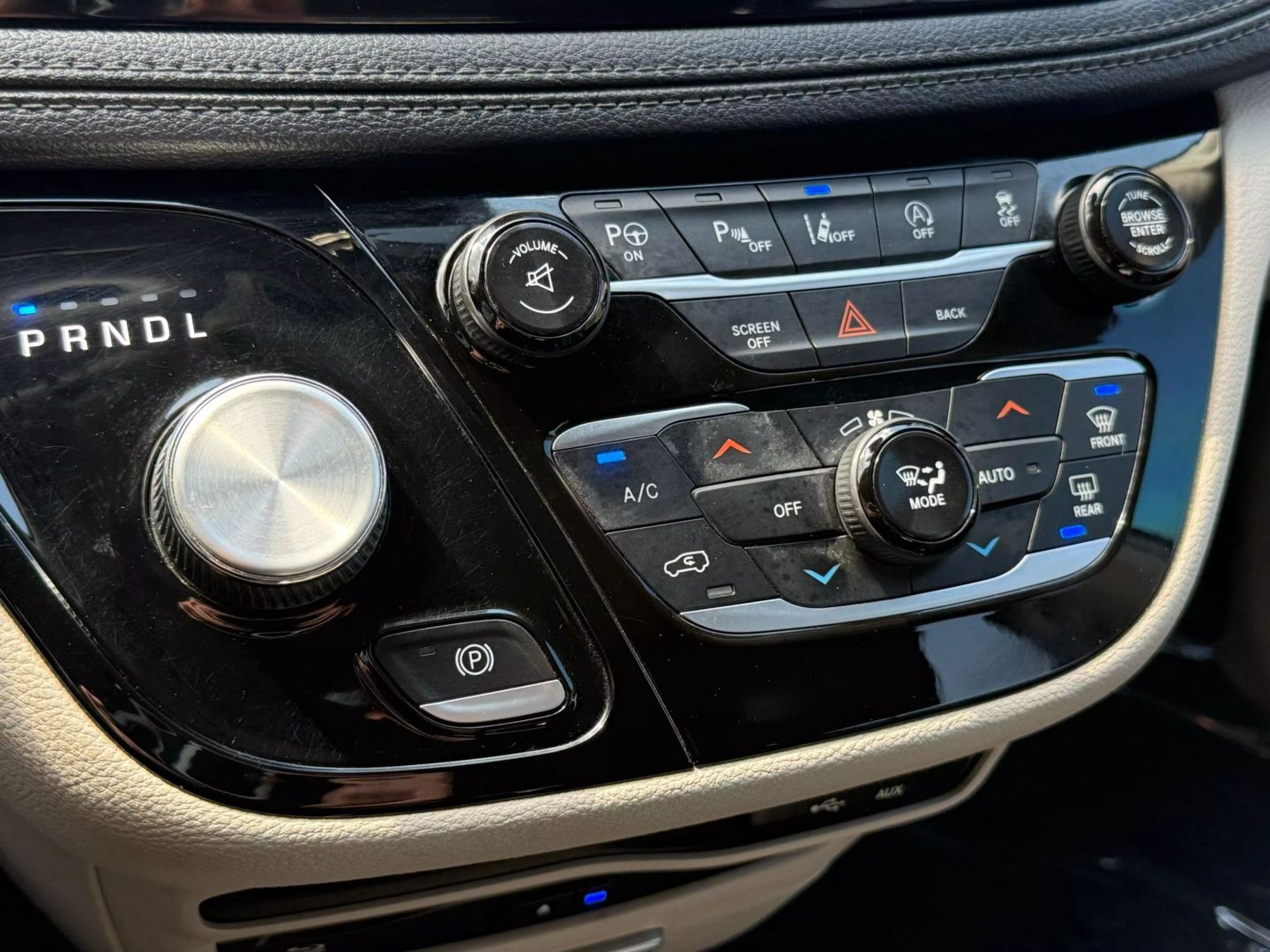 2017 Chrysler Pacifica - Image 54