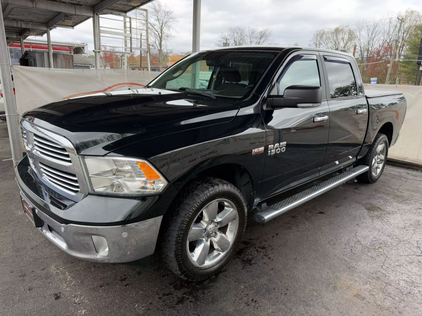 2017 Ram 1500 Crew Cab - Image 8