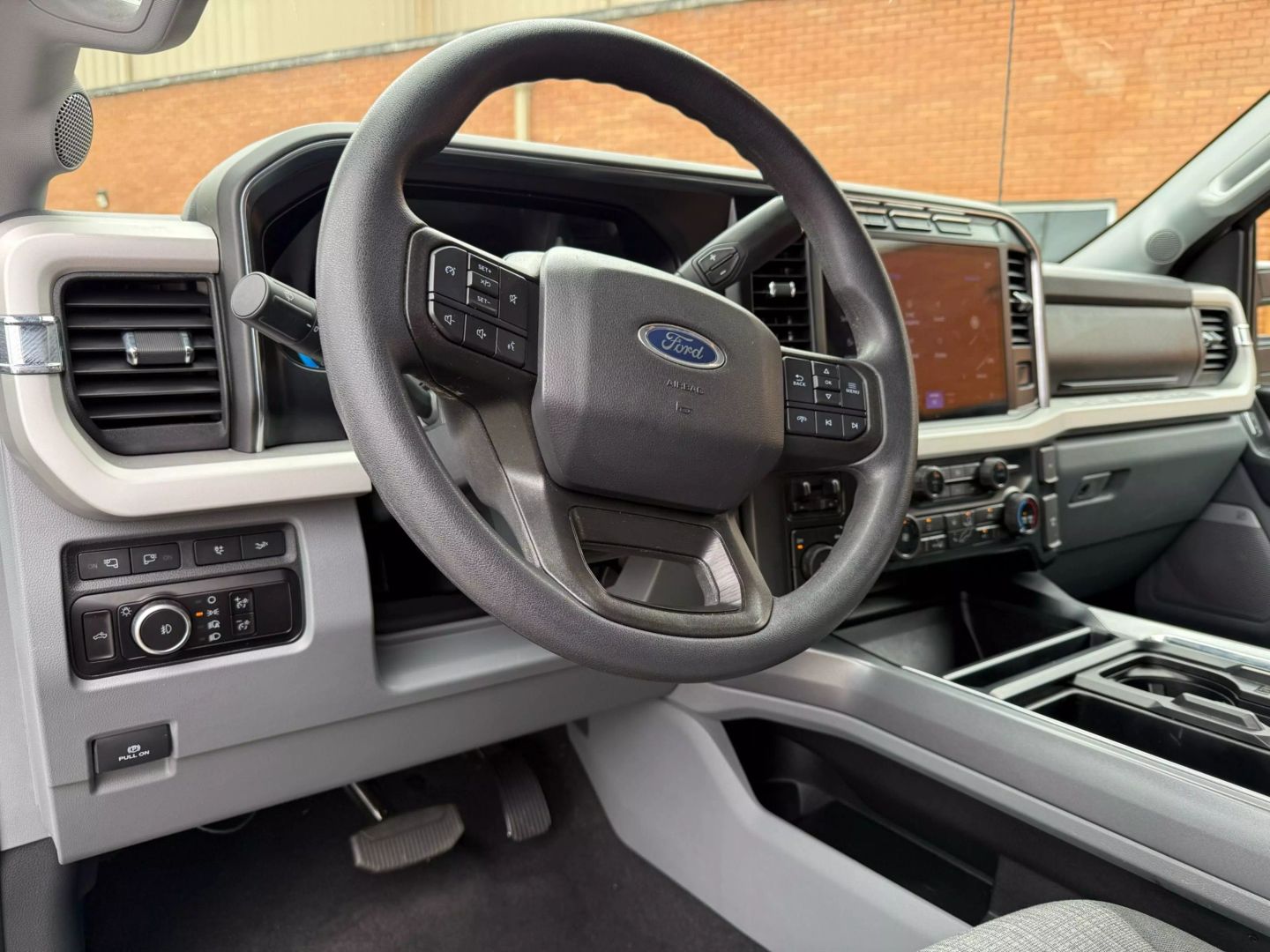 2023 Ford F250 Super Duty Crew Cab - Image 11