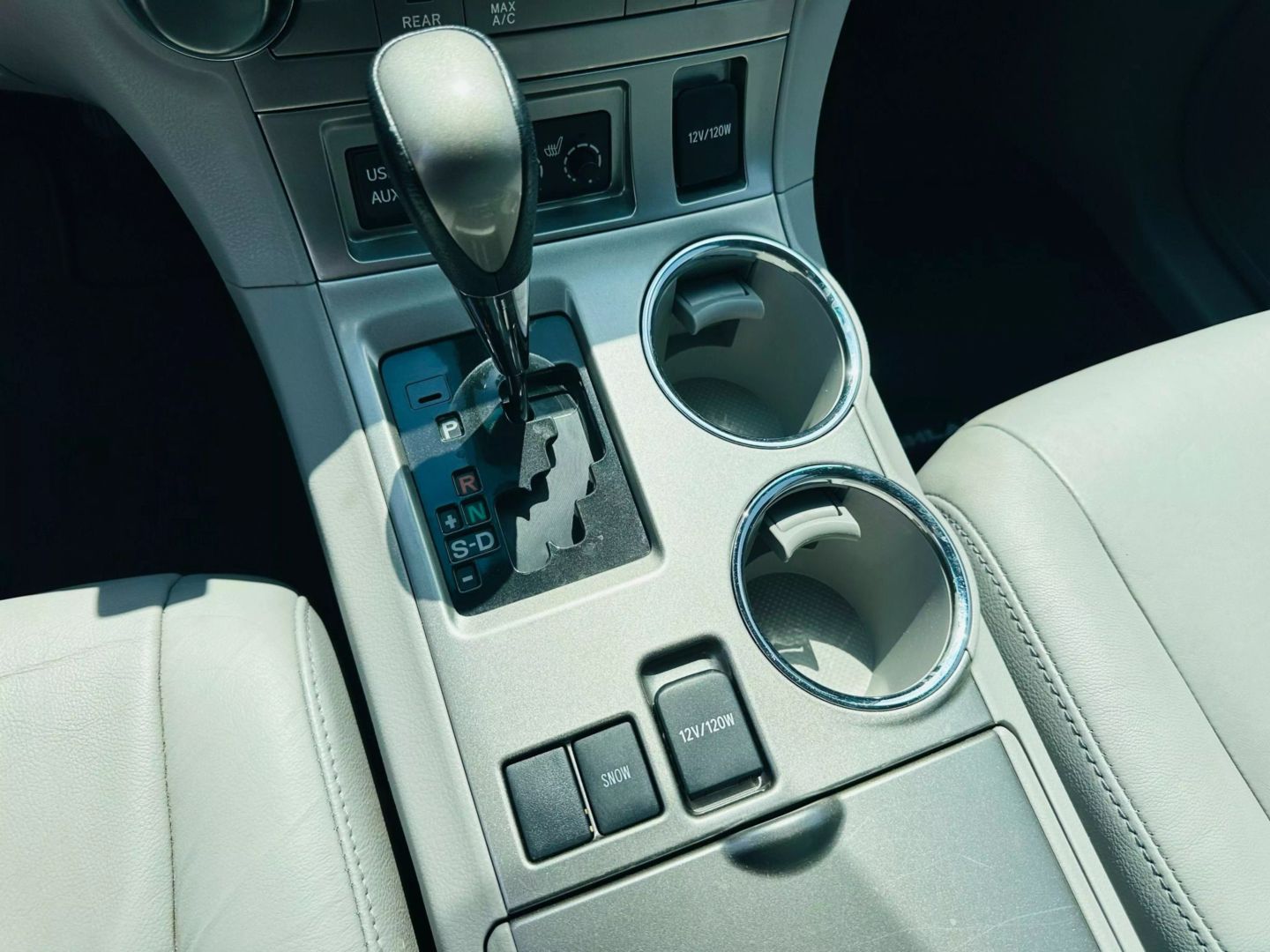 2011 Toyota Highlander - Image 17