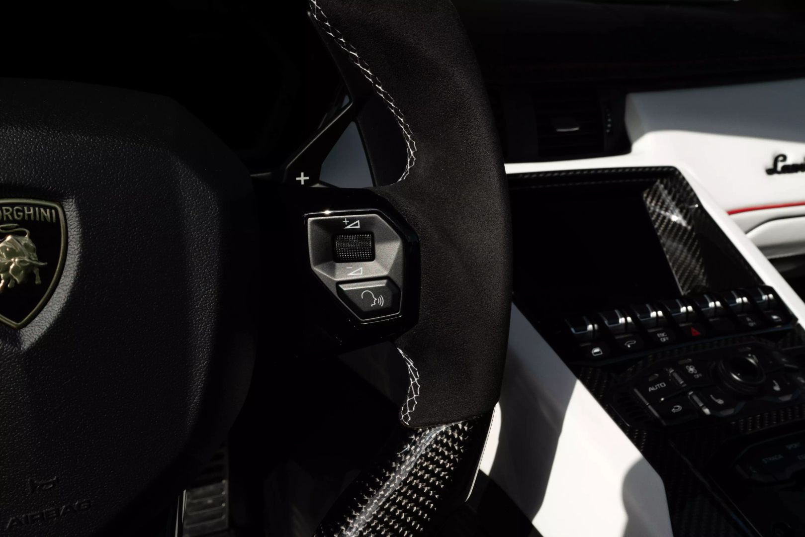 2021 Lamborghini Aventador - Image 60